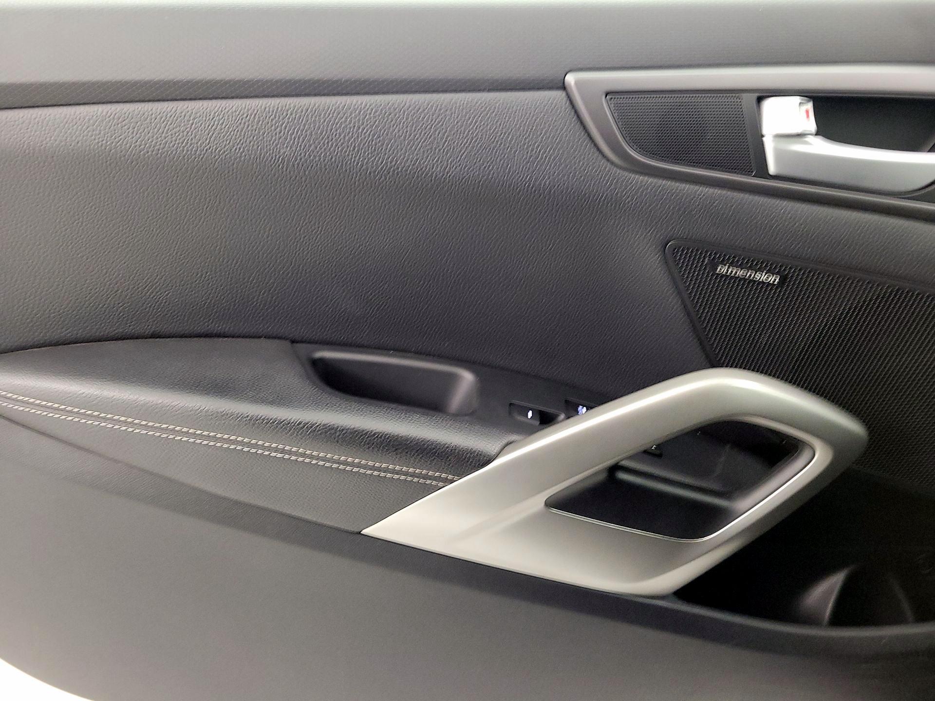 Thumbnail: 2015 Hyundai Veloster - 12