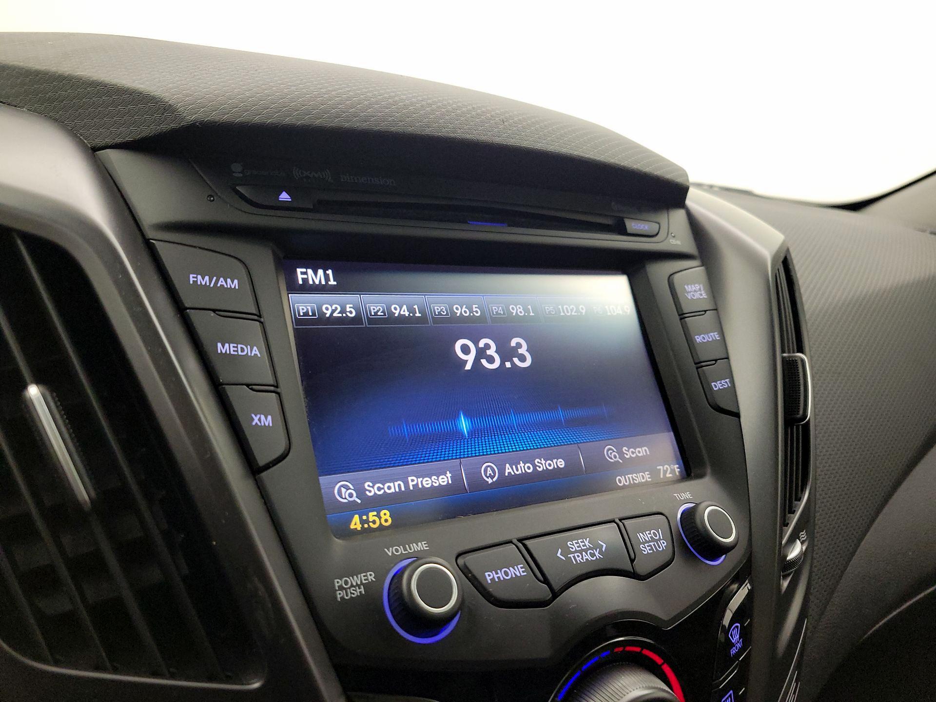 Thumbnail: 2015 Hyundai Veloster - 16