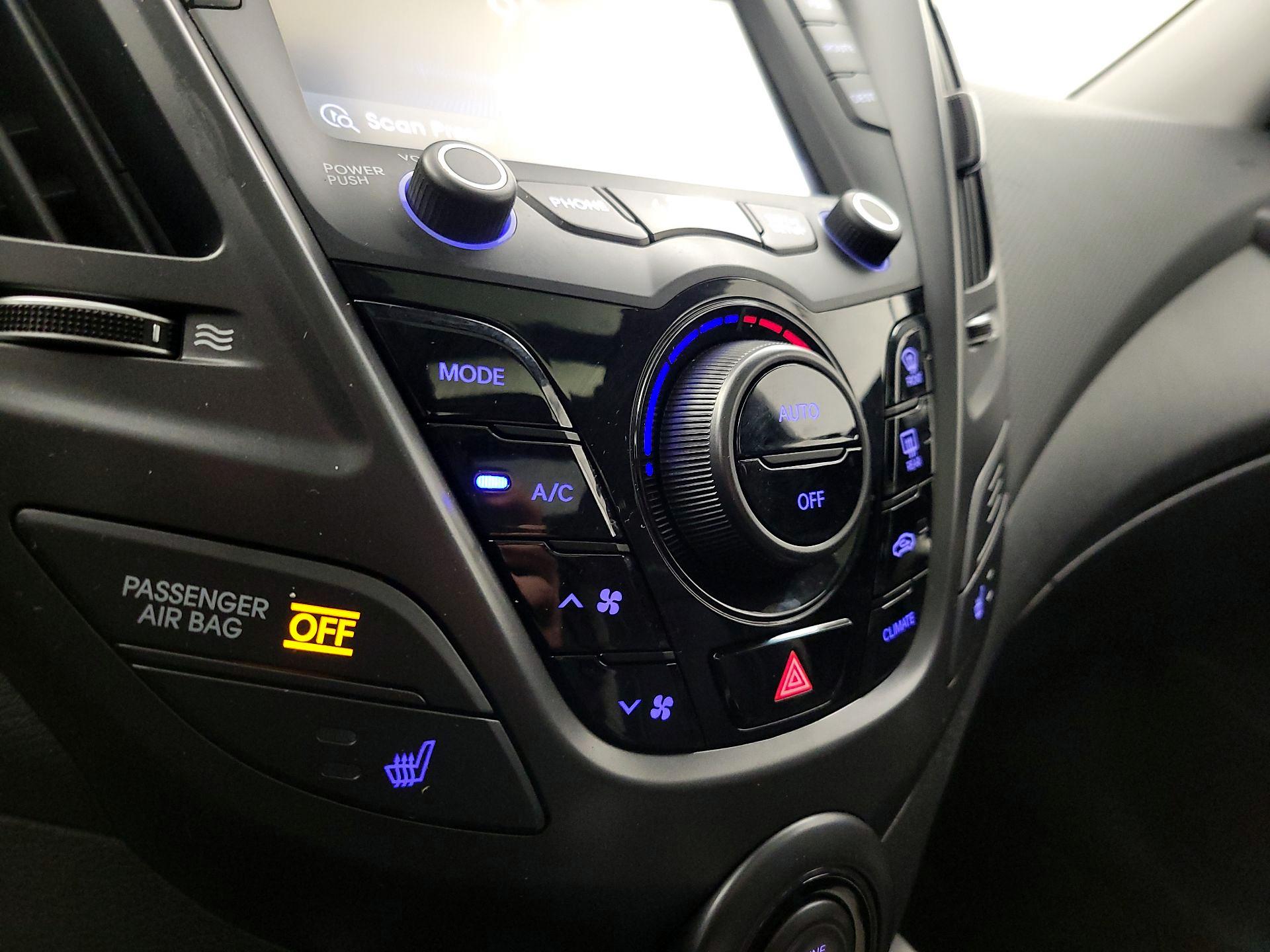 Thumbnail: 2015 Hyundai Veloster - 17