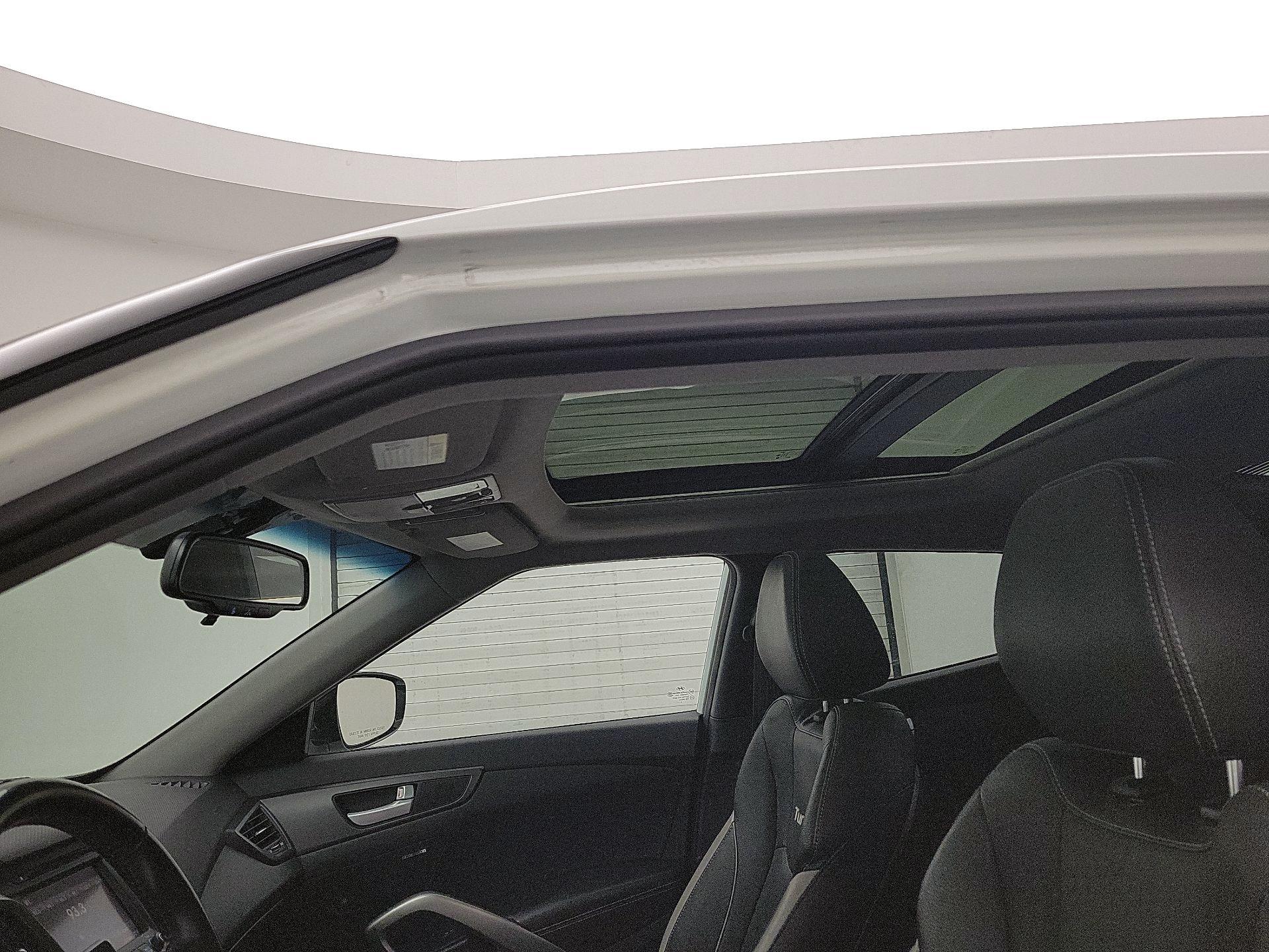 Thumbnail: 2015 Hyundai Veloster - 20
