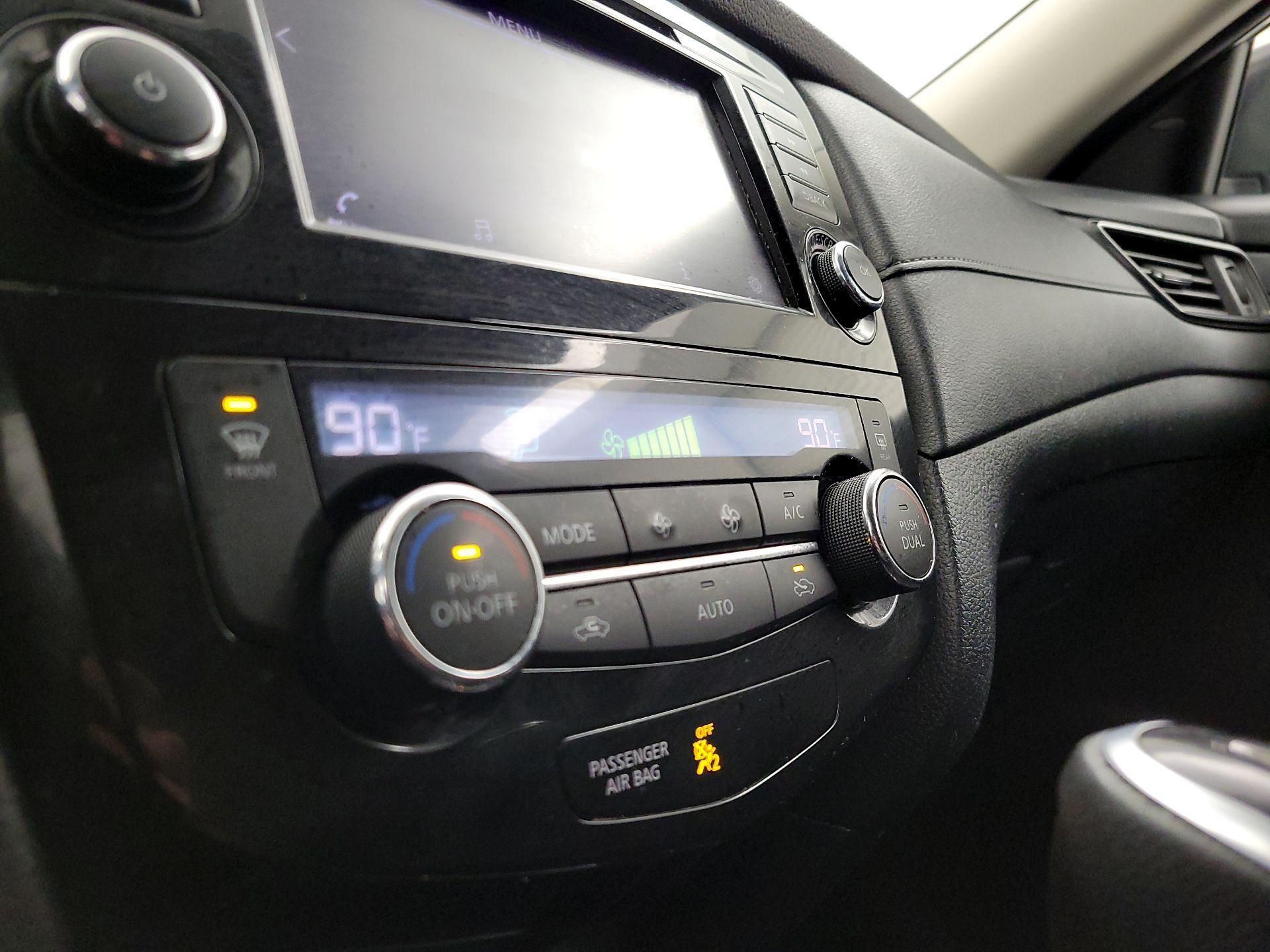 Thumbnail: 2018 Nissan Rogue - 16