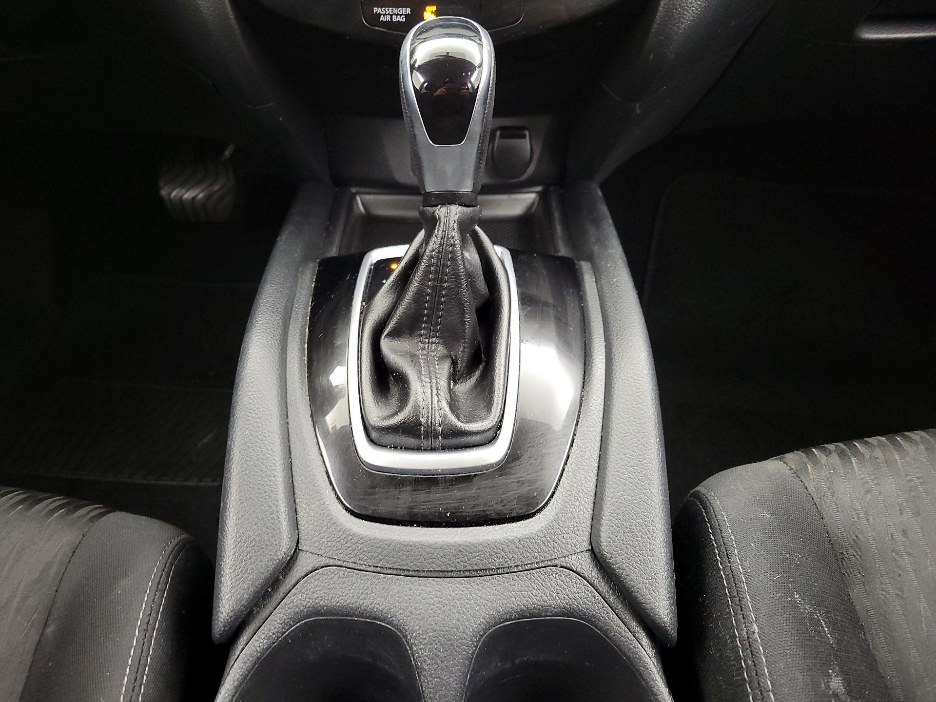 Thumbnail: 2018 Nissan Rogue - 17