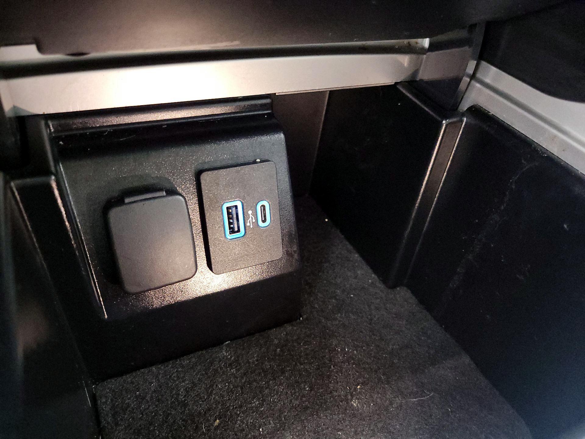 Thumbnail: 2022 Ford Explorer - 18