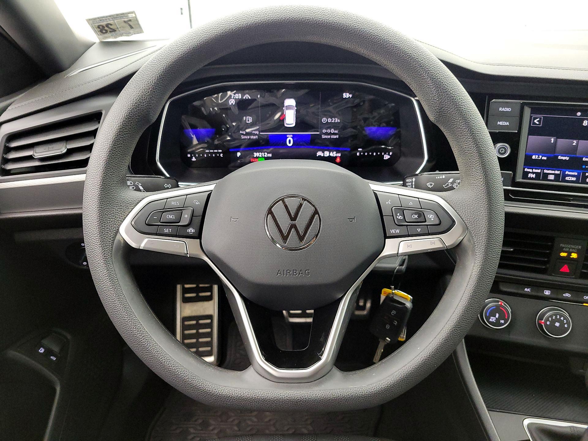 Thumbnail: 2023 Volkswagen Jetta - 10