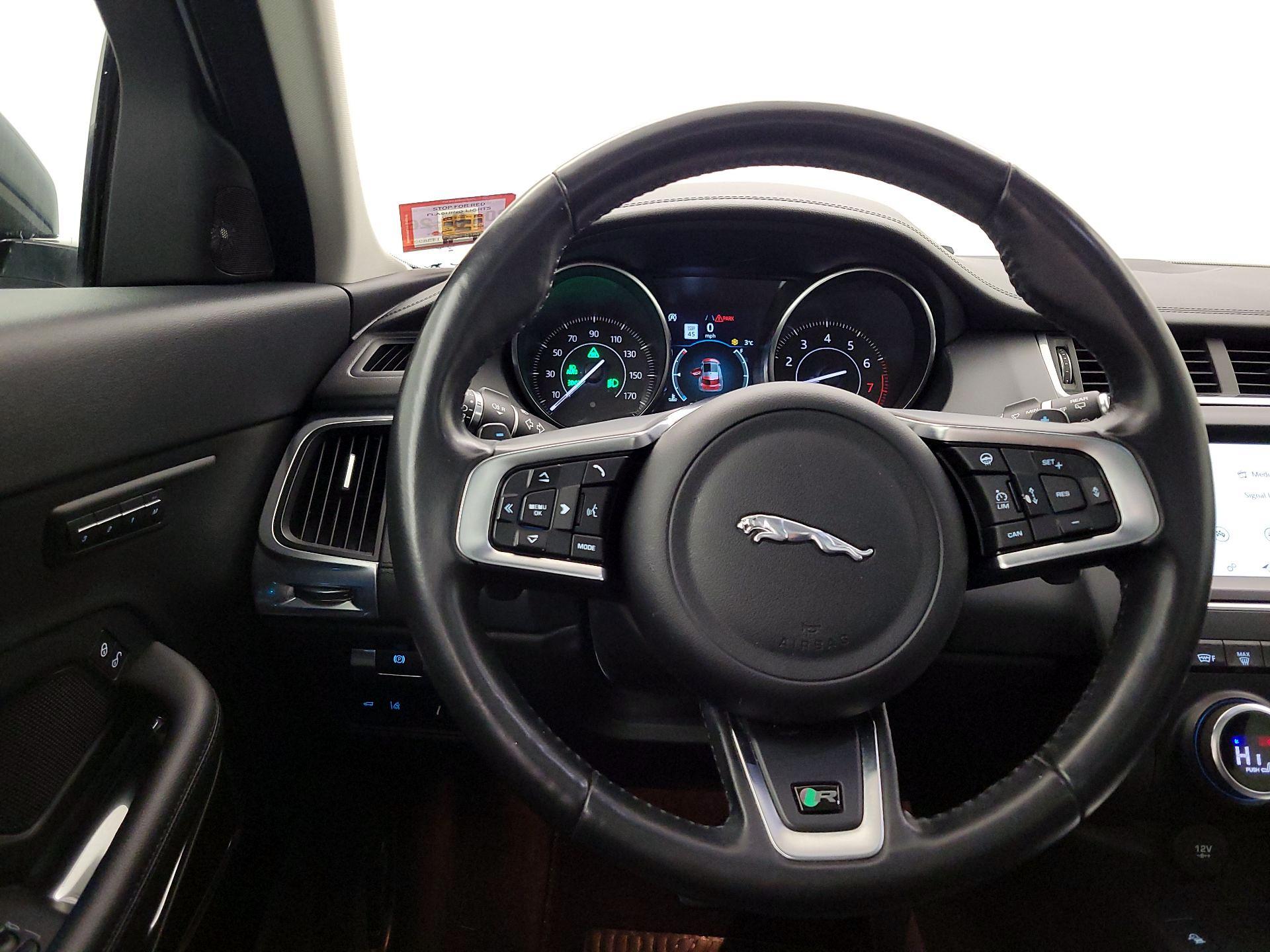 Thumbnail: 2019 Jaguar E-Pace - 10