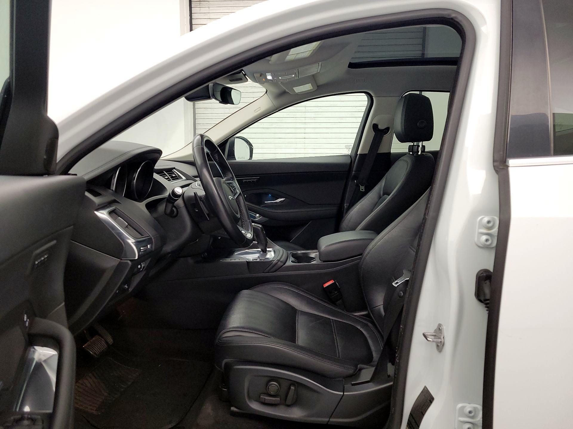 Thumbnail: 2019 Jaguar E-Pace - 11