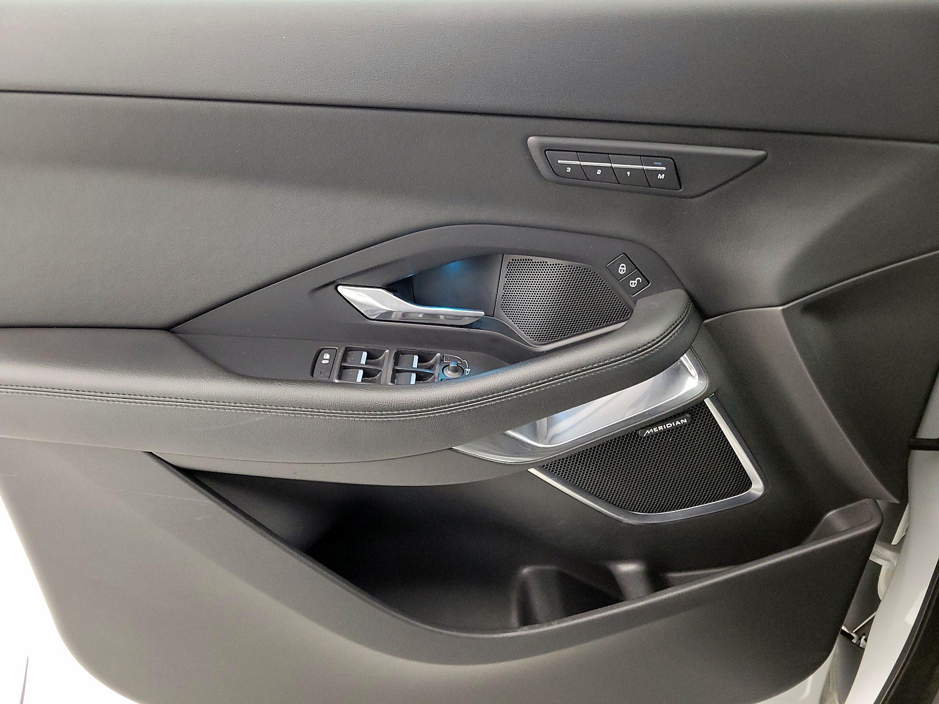 Thumbnail: 2019 Jaguar E-Pace - 12