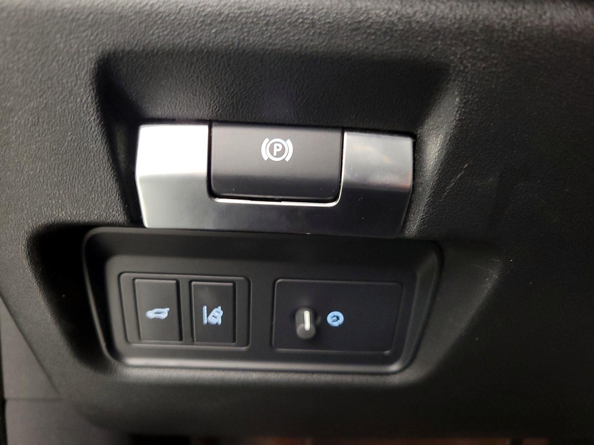 Thumbnail: 2019 Jaguar E-Pace - 13