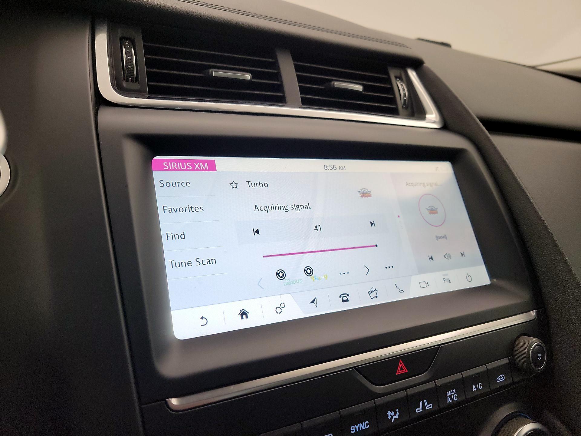 Thumbnail: 2019 Jaguar E-Pace - 16