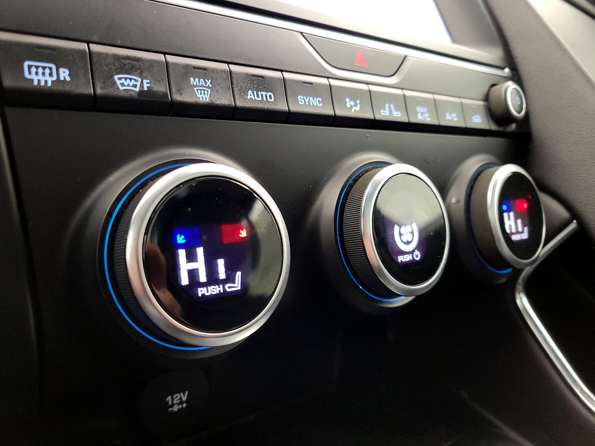 Thumbnail: 2019 Jaguar E-Pace - 17