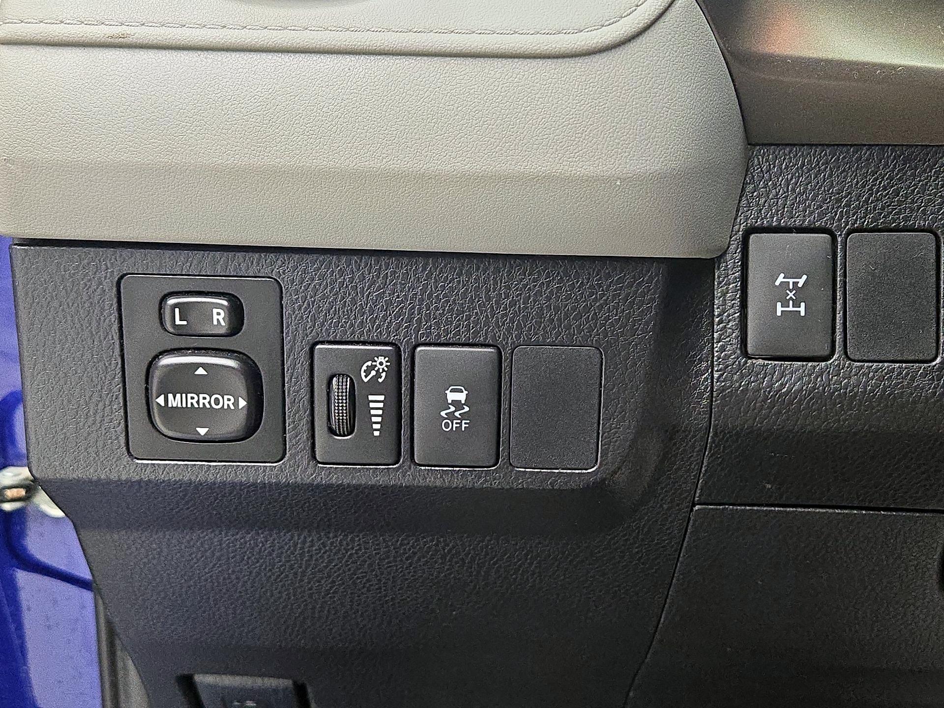 Thumbnail: 2014 Toyota RAV4 - 13