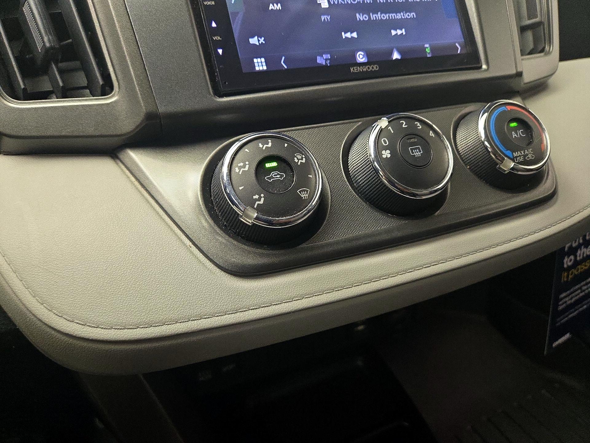 Thumbnail: 2014 Toyota RAV4 - 16