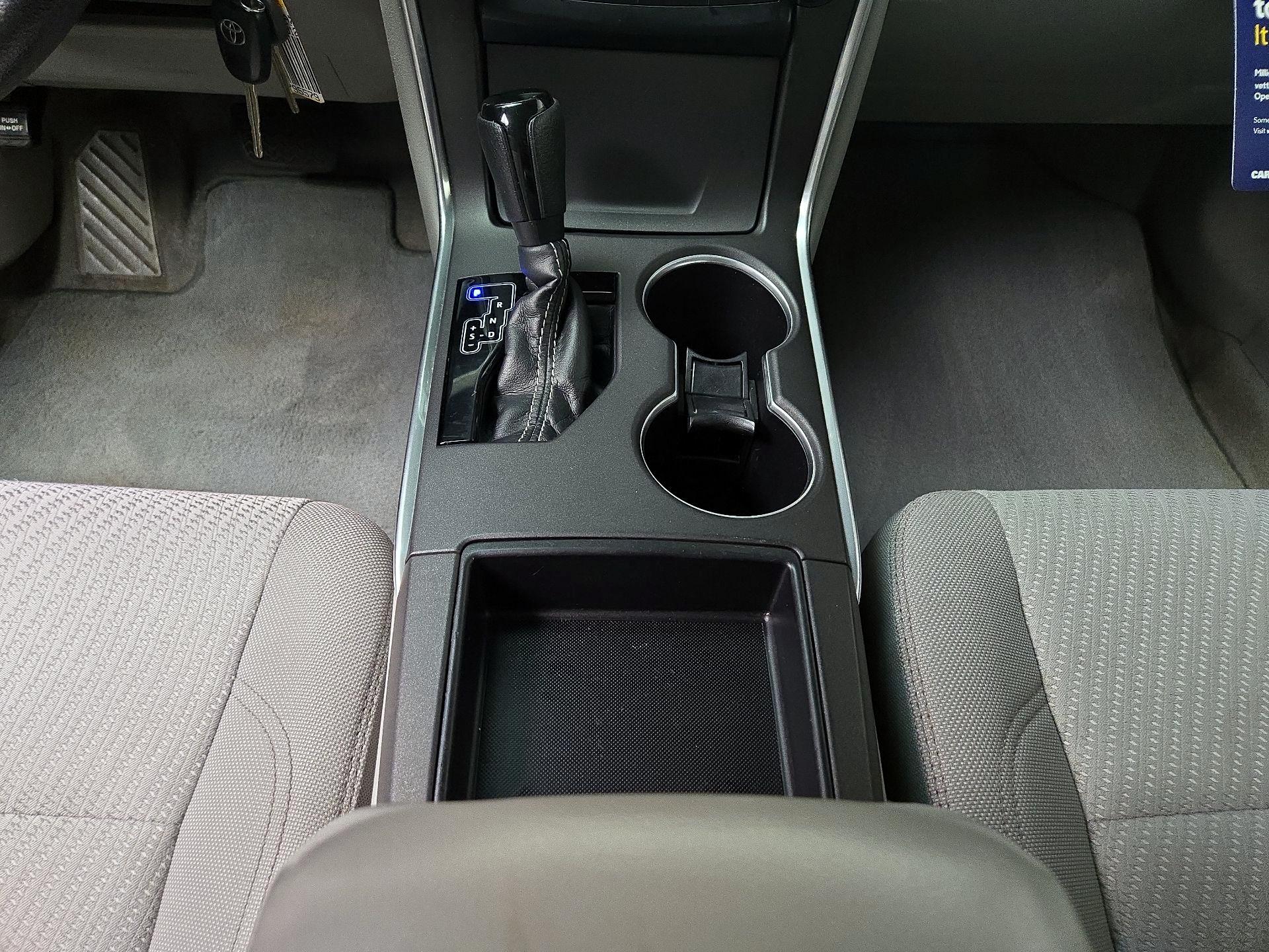 Thumbnail: 2016 Toyota Camry - 17