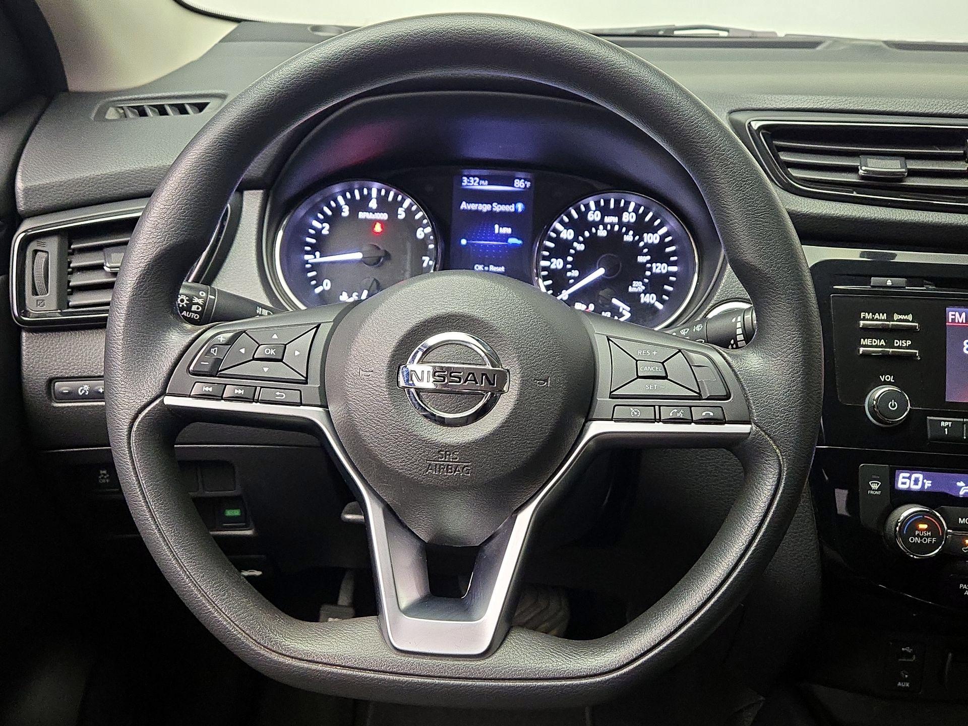 Thumbnail: 2017 Nissan Rogue Sport - 10