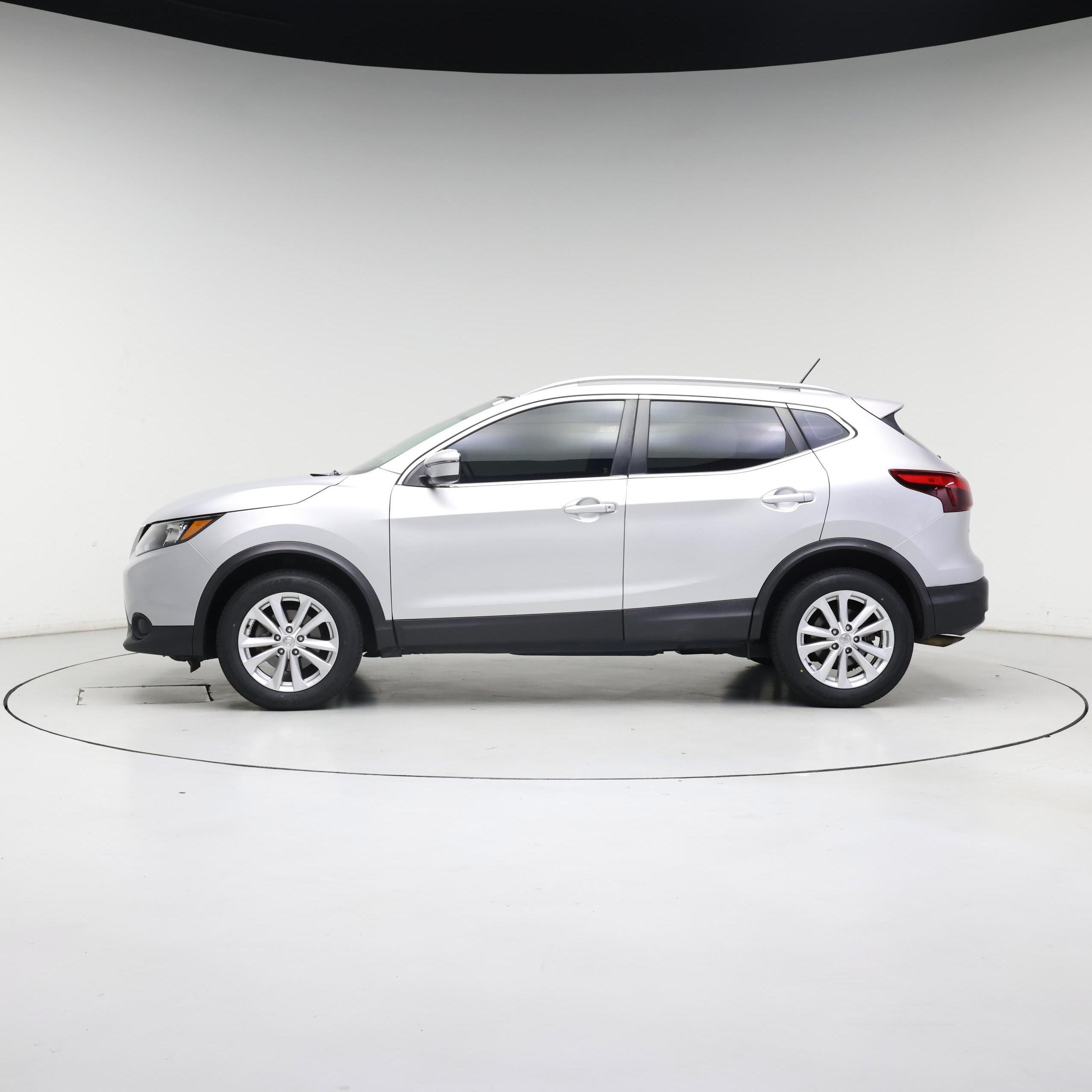 Thumbnail: 2017 Nissan Rogue Sport - 3
