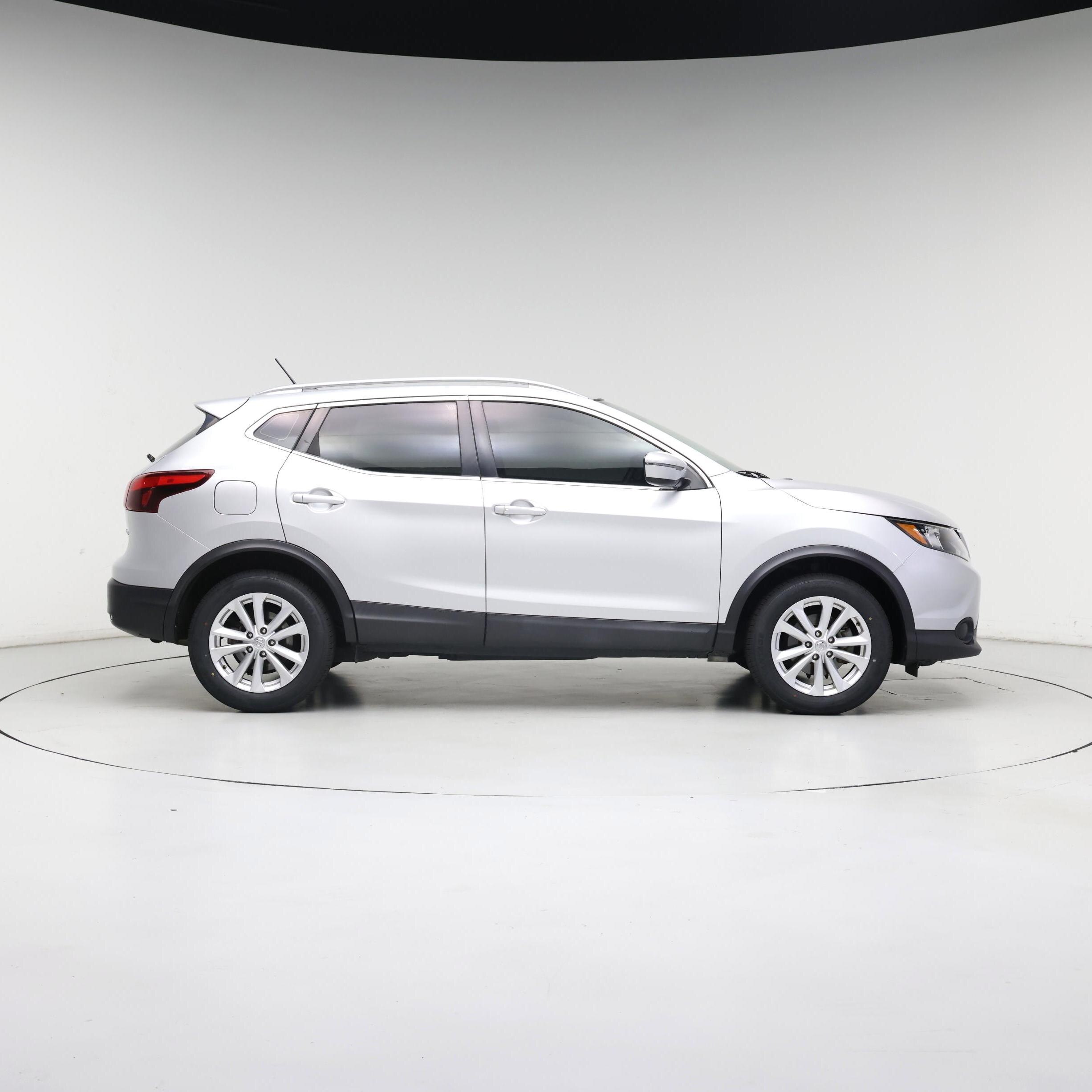 Thumbnail: 2017 Nissan Rogue Sport - 7