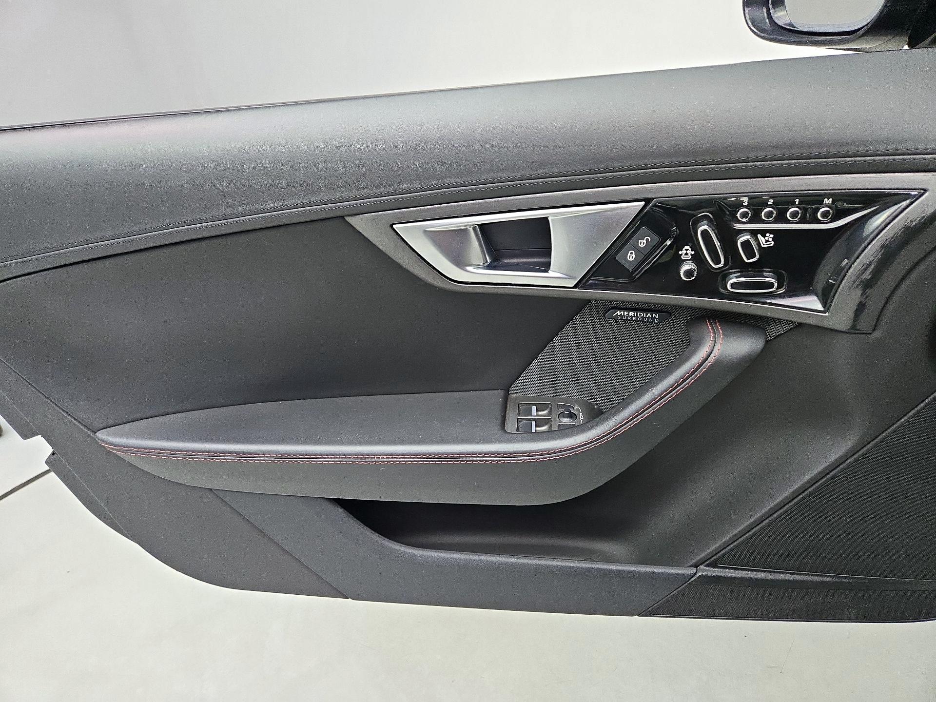 Thumbnail: 2016 Jaguar F-Type - 12