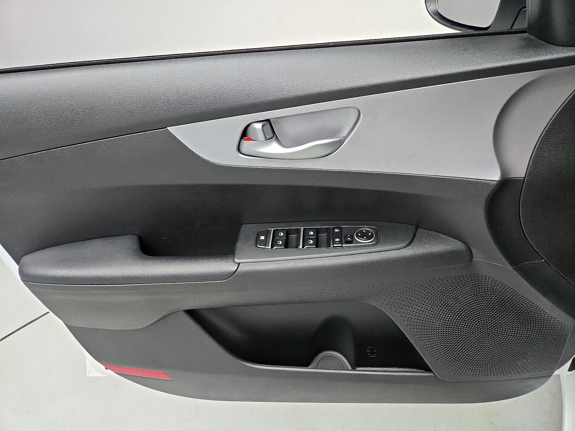 Thumbnail: 2023 Kia Forte - 12