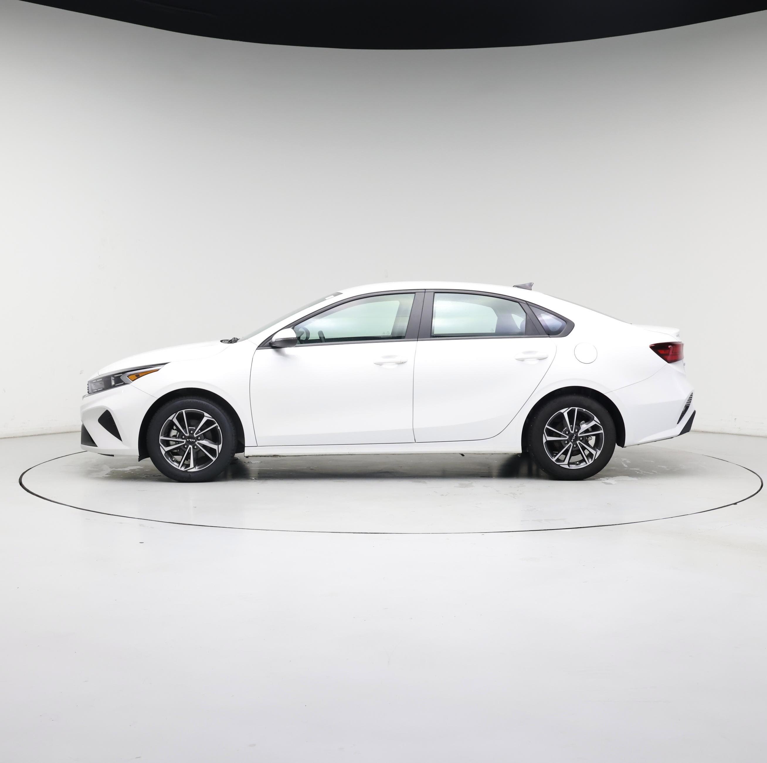 Thumbnail: 2023 Kia Forte - 3