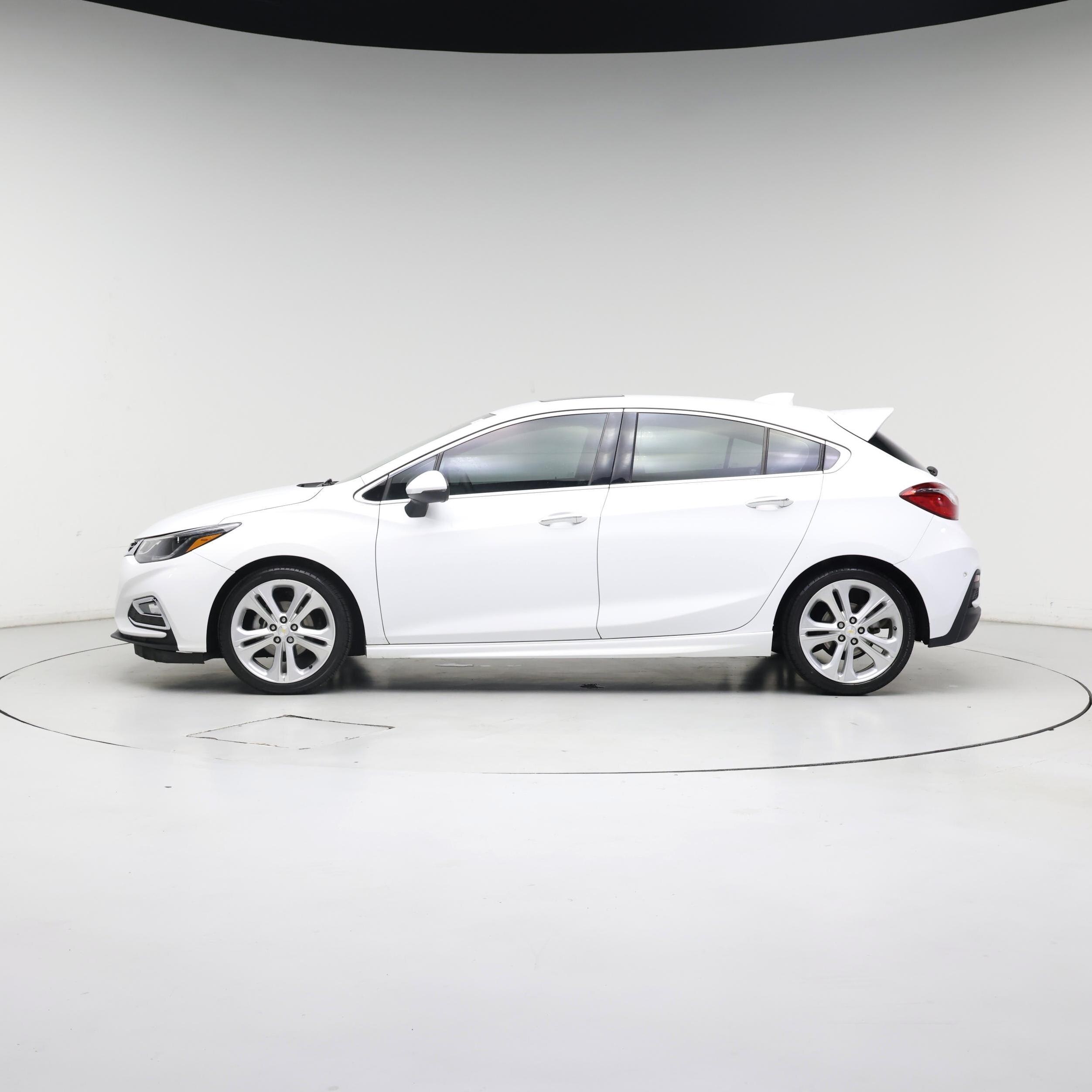 Thumbnail: 2017 Chevrolet Cruze - 3