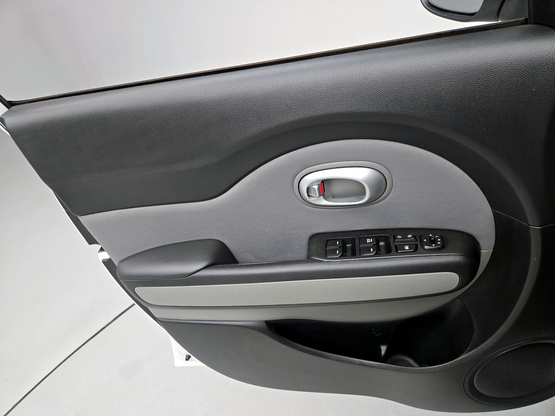 Thumbnail: 2016 Kia Soul - 12