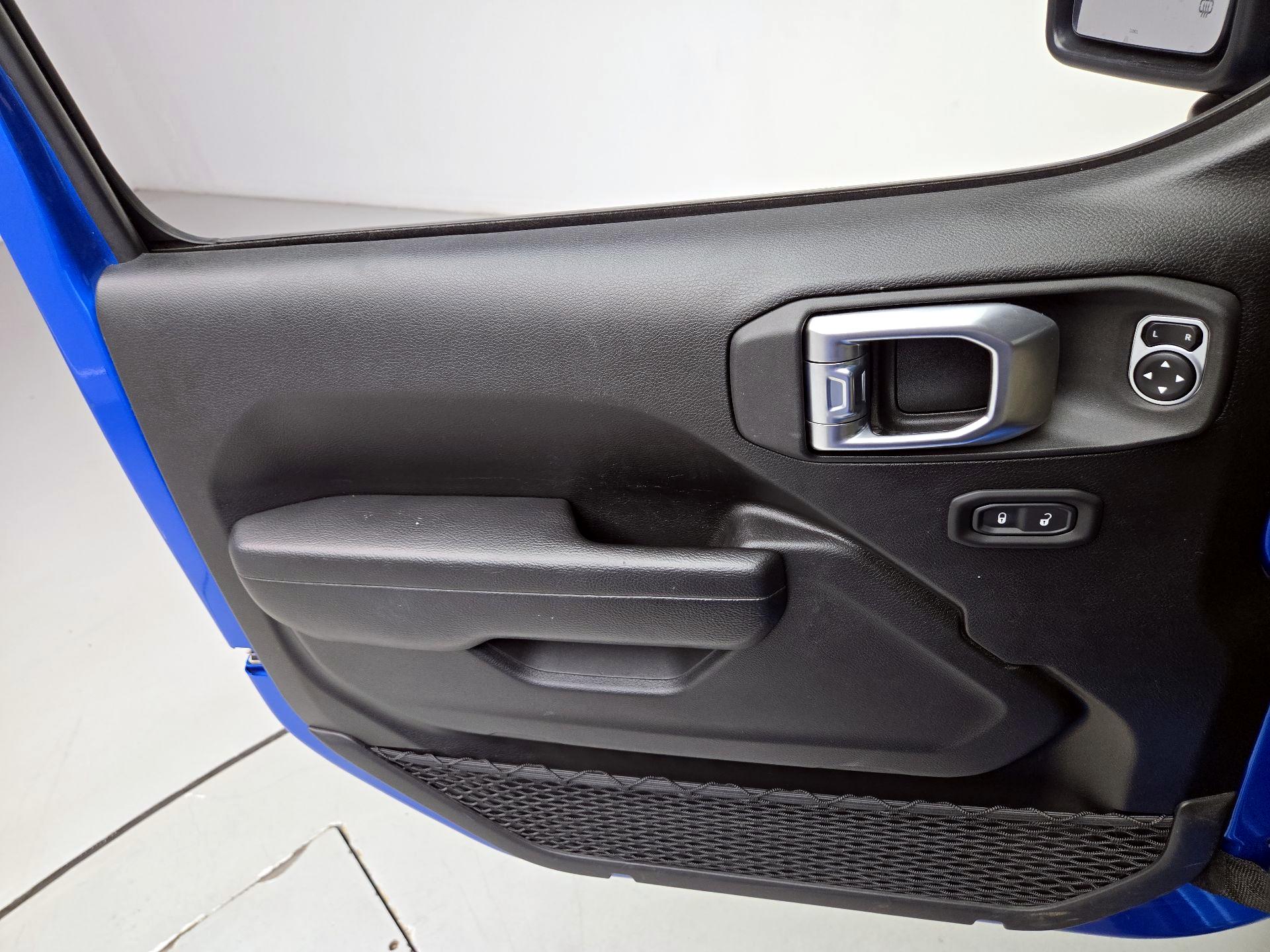 Thumbnail: 2022 Jeep Gladiator - 12