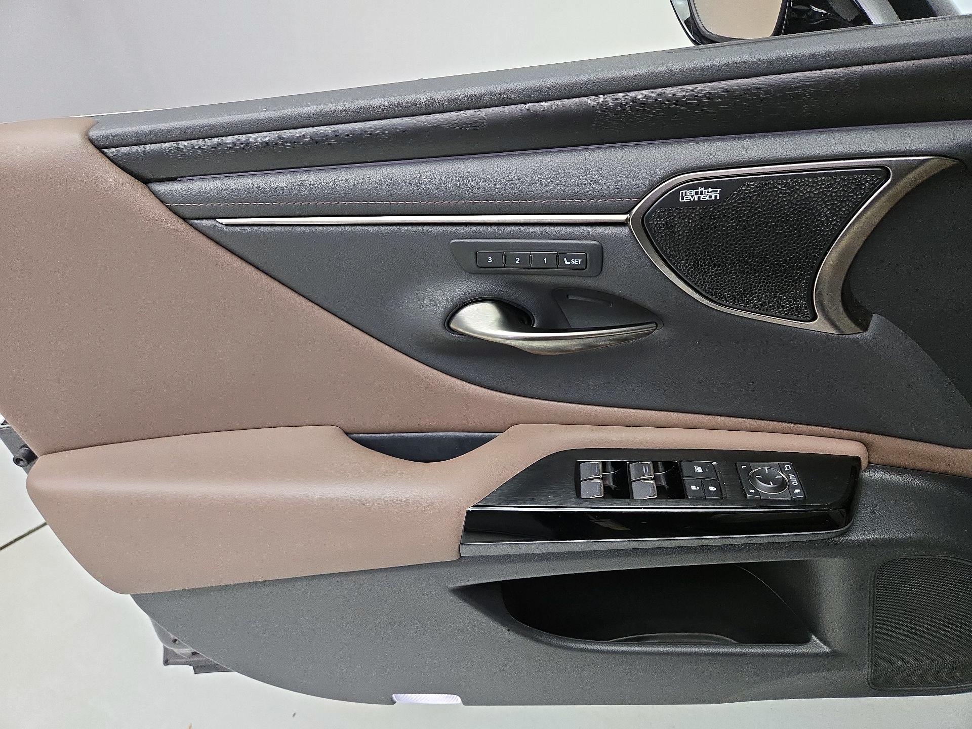 Thumbnail: 2023 Lexus ES - 12