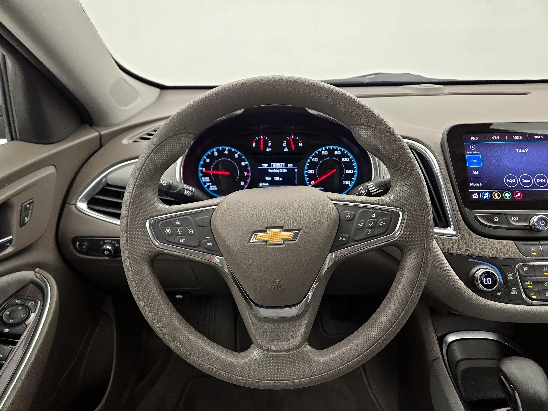 Thumbnail: 2021 Chevrolet Malibu - 10