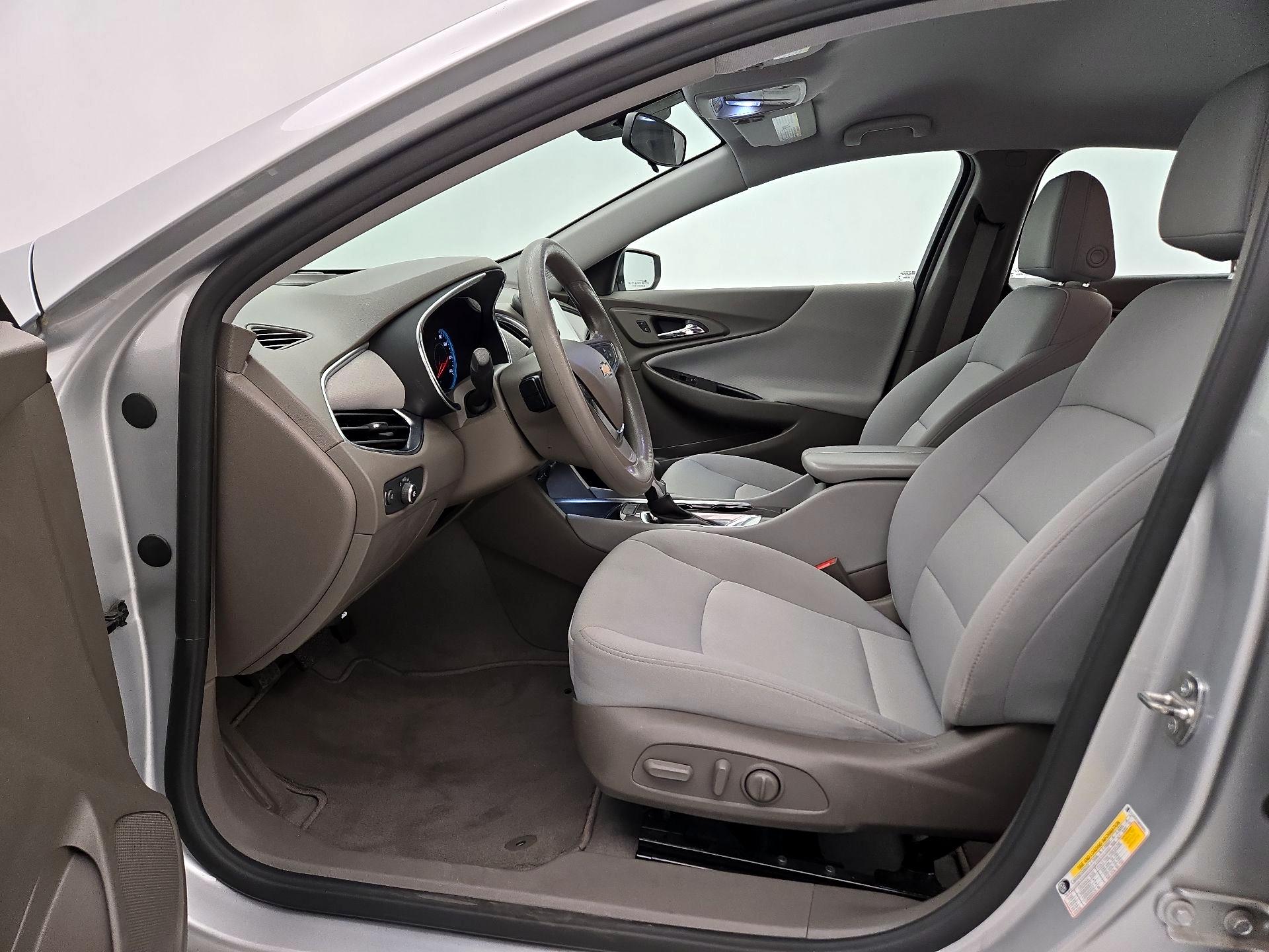 Thumbnail: 2021 Chevrolet Malibu - 11