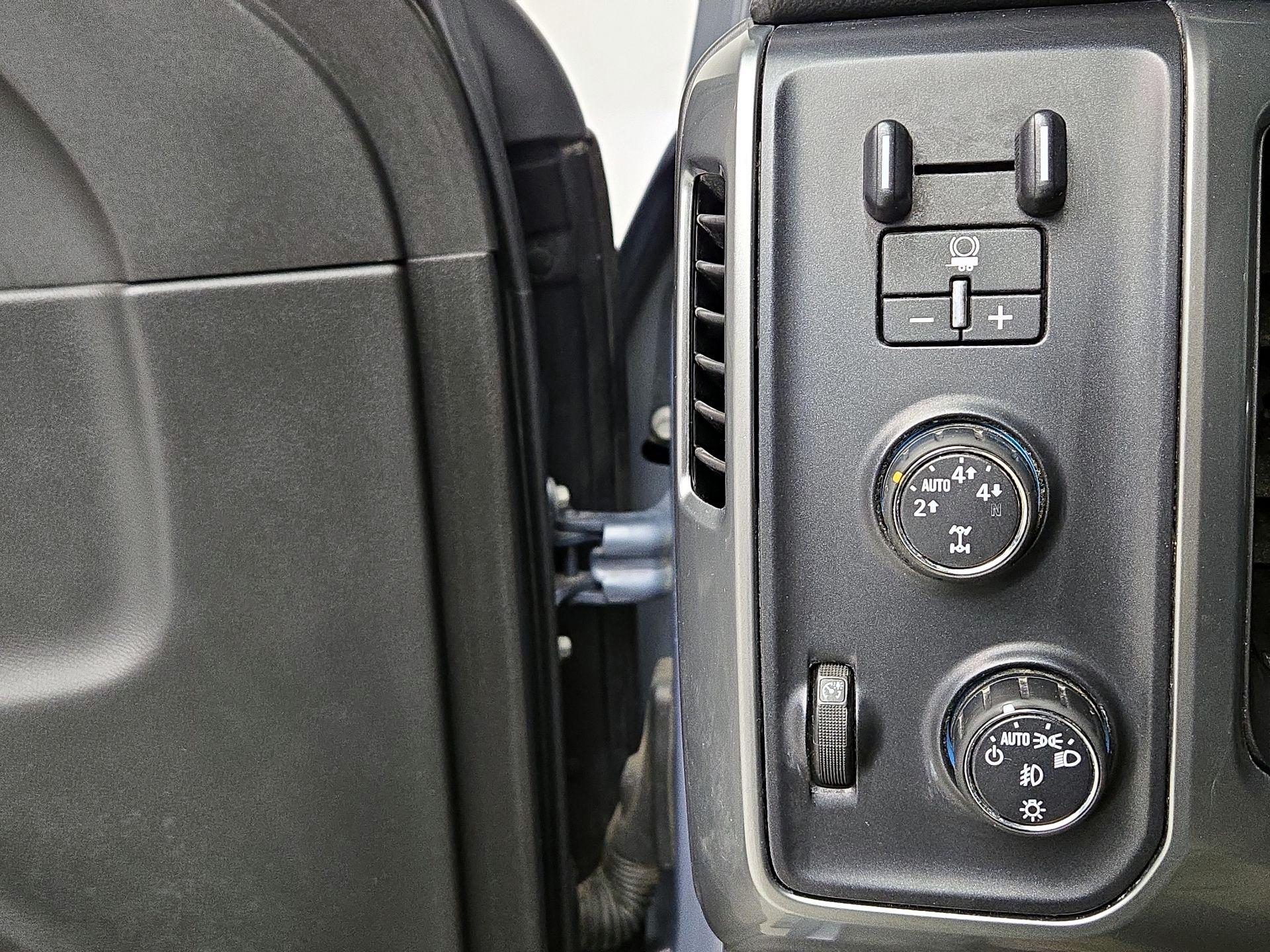 Thumbnail: 2016 Chevrolet Silverado 1500 - 13