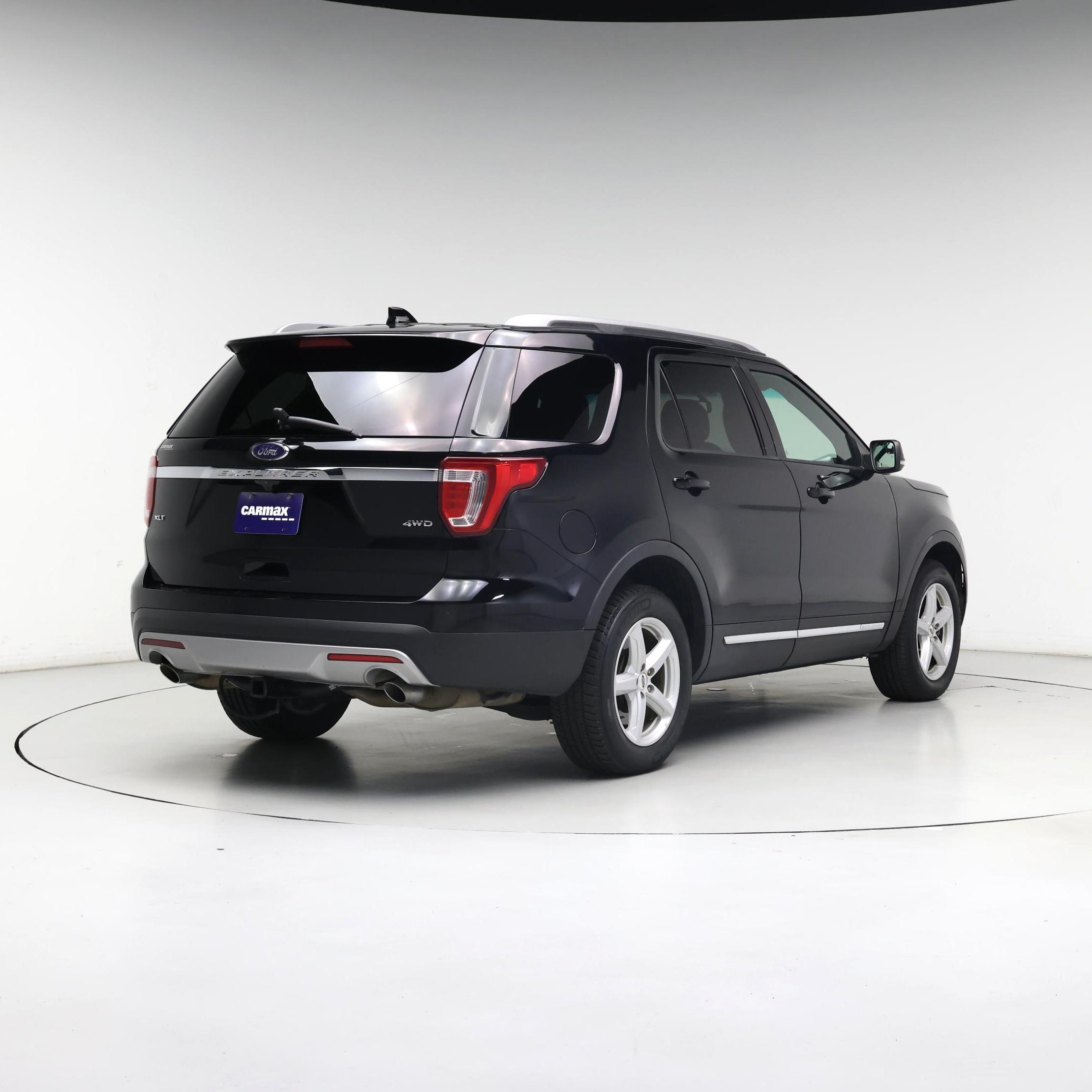 Thumbnail: 2017 Ford Explorer - 8