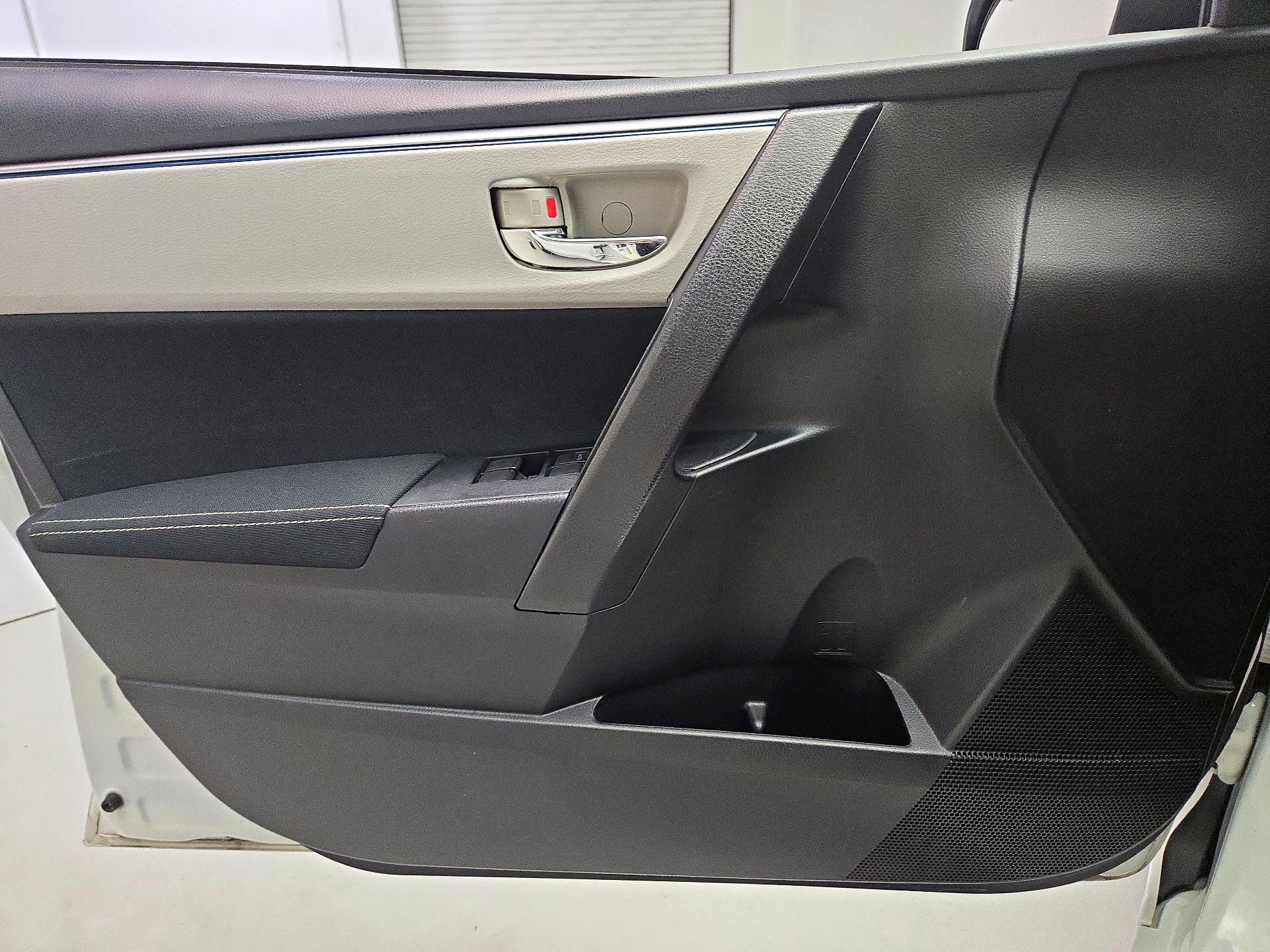 Thumbnail: 2015 Toyota Corolla - 12