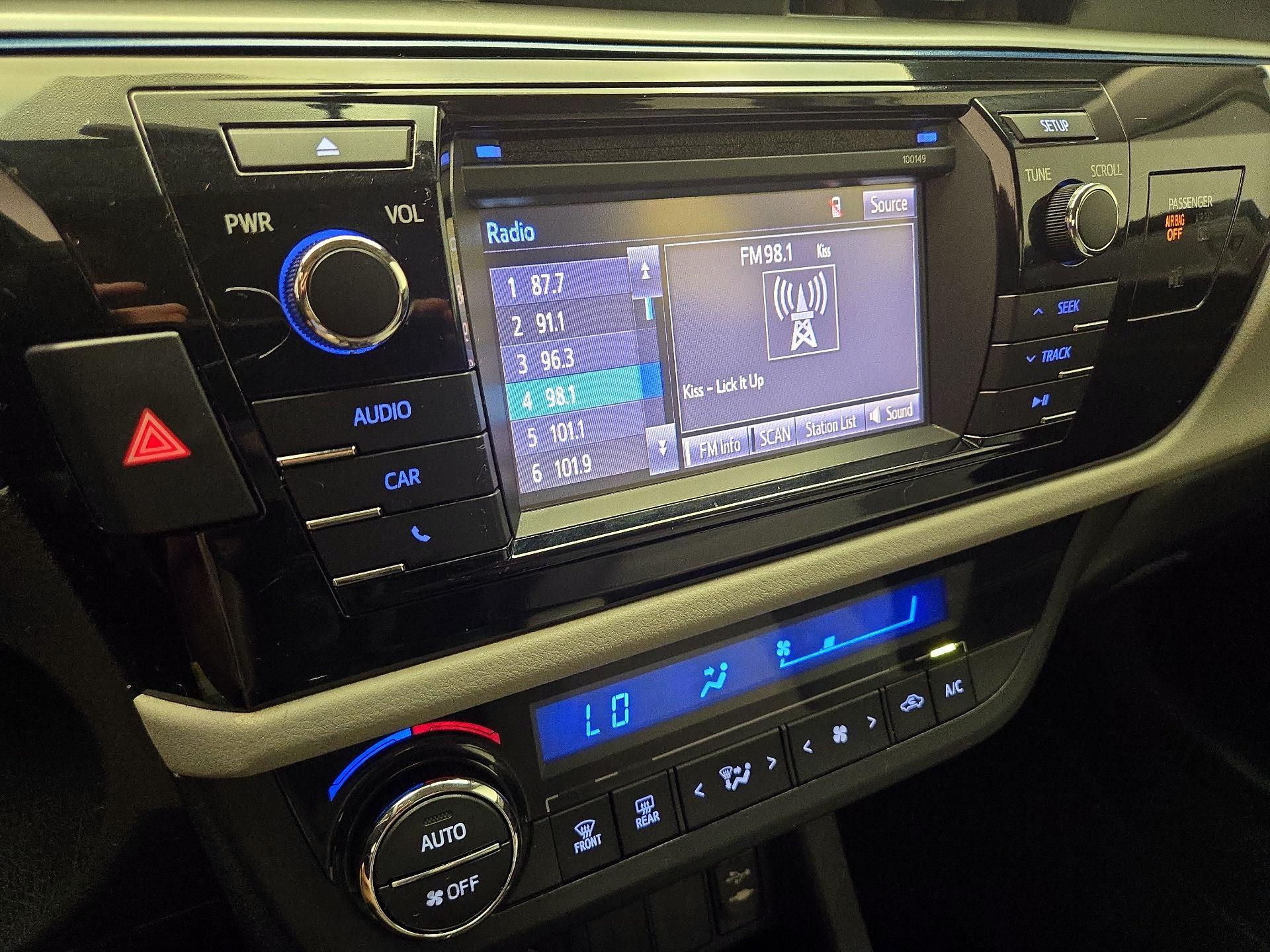 Thumbnail: 2015 Toyota Corolla - 15