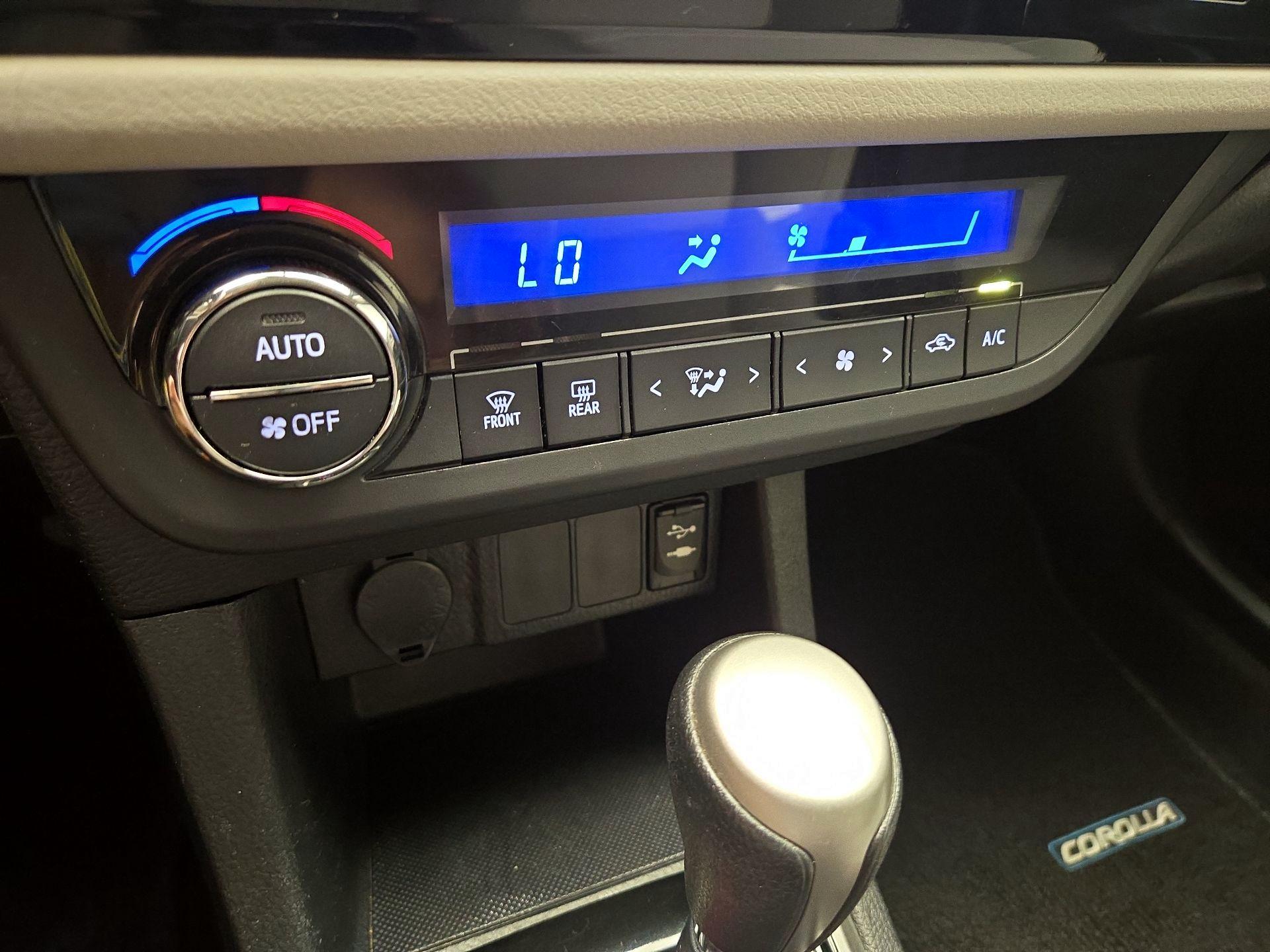Thumbnail: 2015 Toyota Corolla - 16