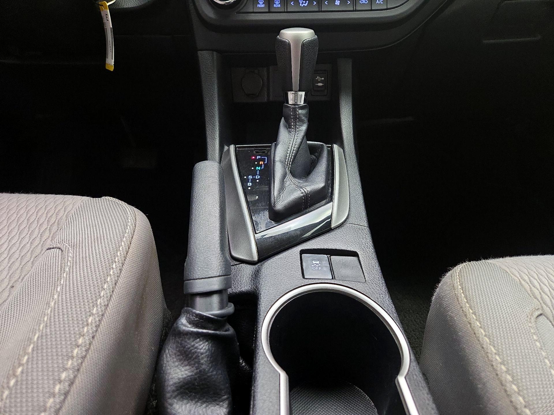 Thumbnail: 2015 Toyota Corolla - 17