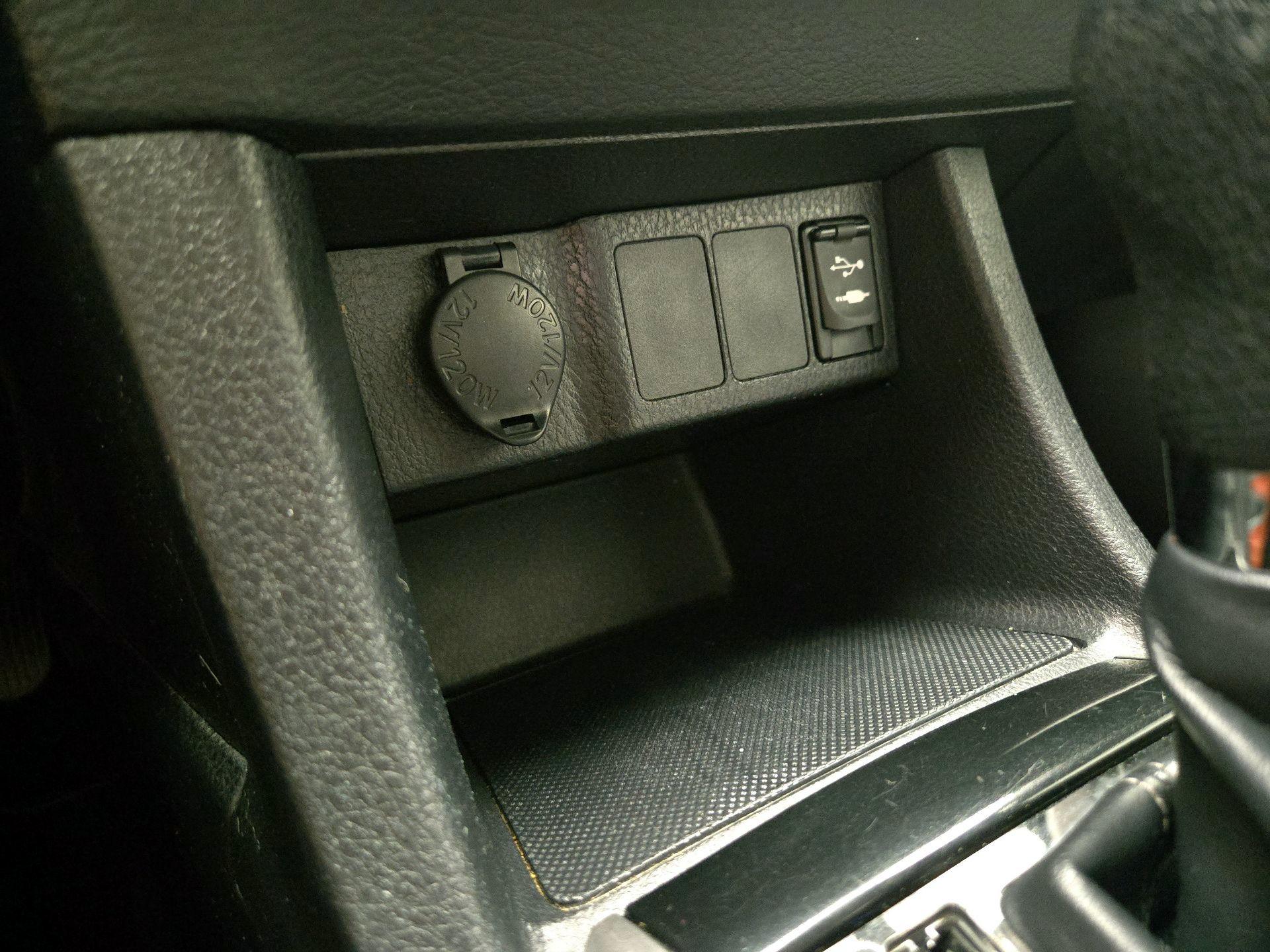 Thumbnail: 2015 Toyota Corolla - 18