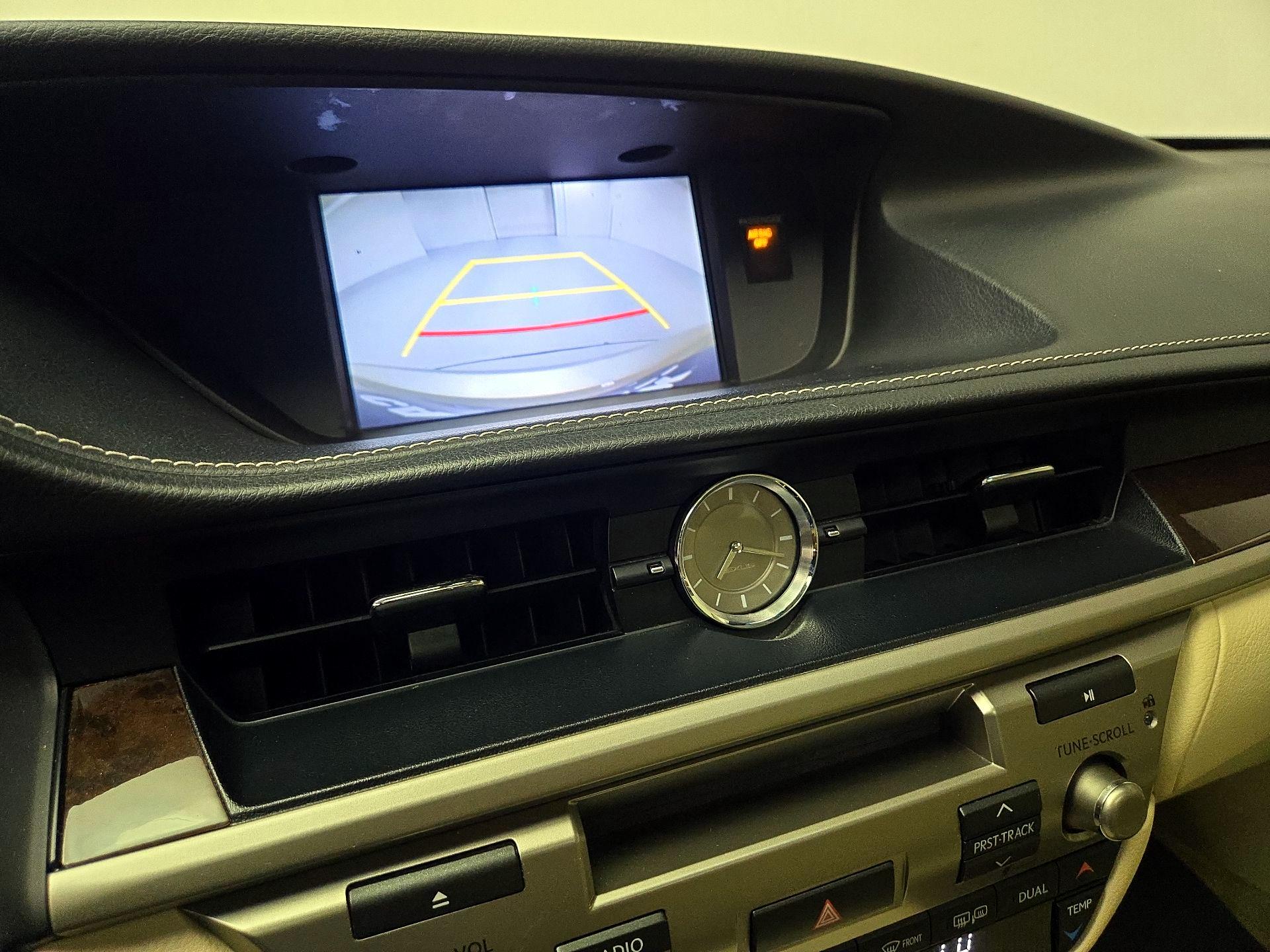 Thumbnail: 2015 Lexus ES - 14