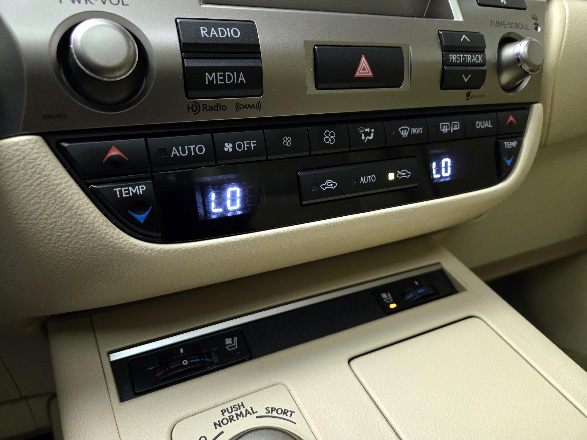 Thumbnail: 2015 Lexus ES - 16