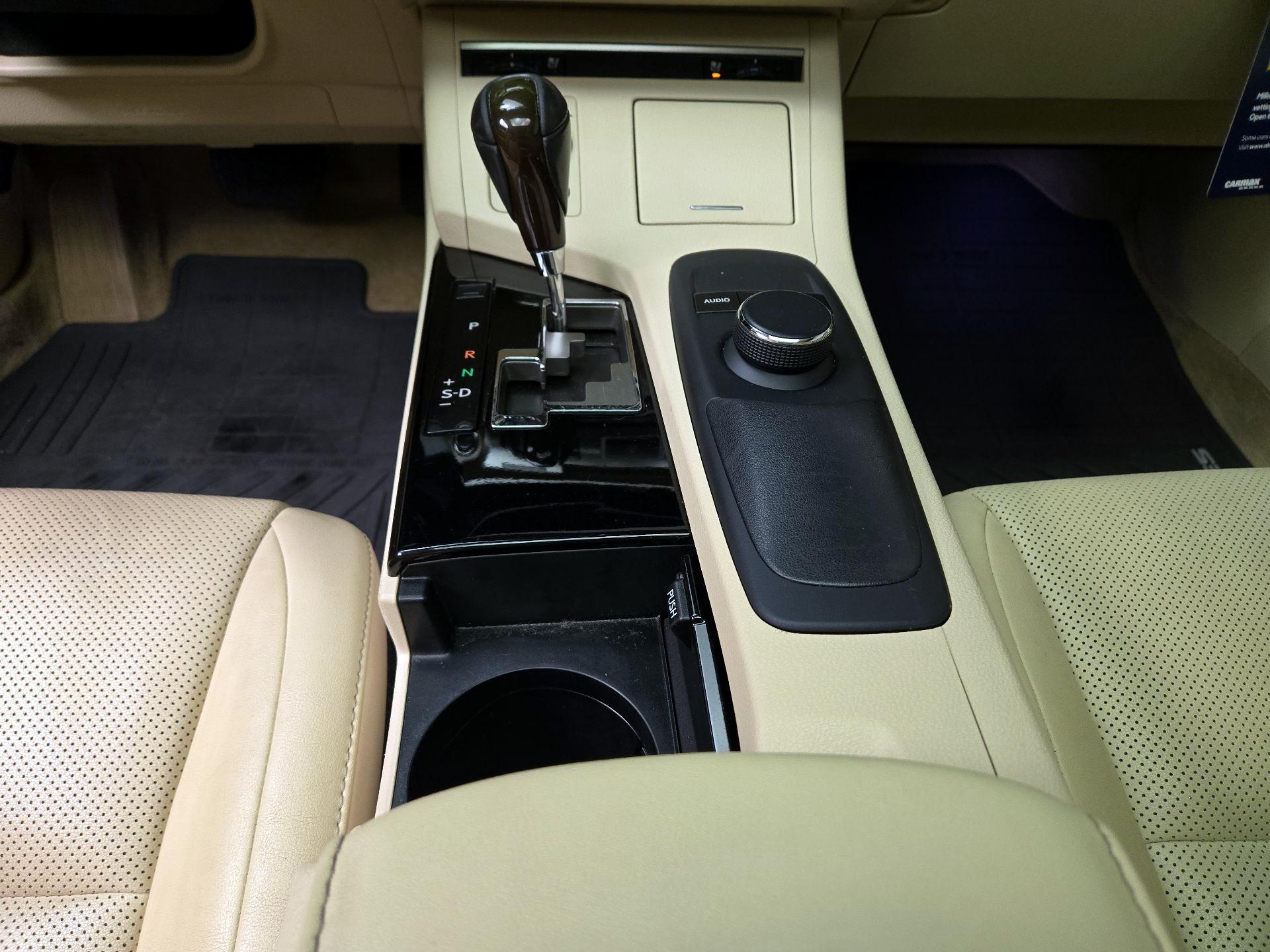 Thumbnail: 2015 Lexus ES - 17