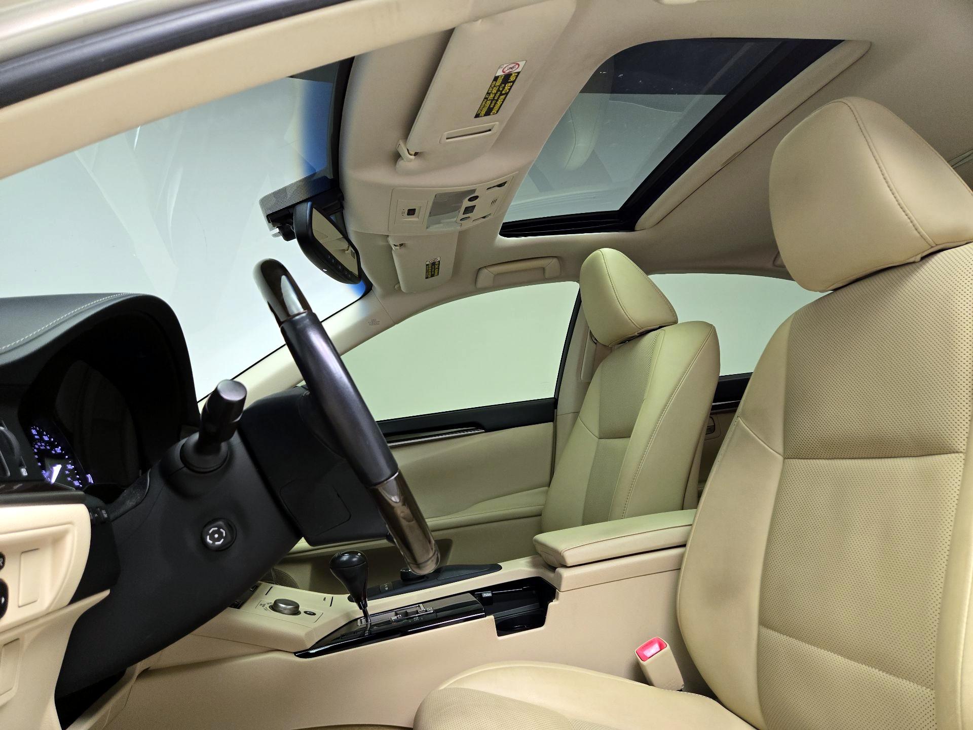 Thumbnail: 2015 Lexus ES - 19