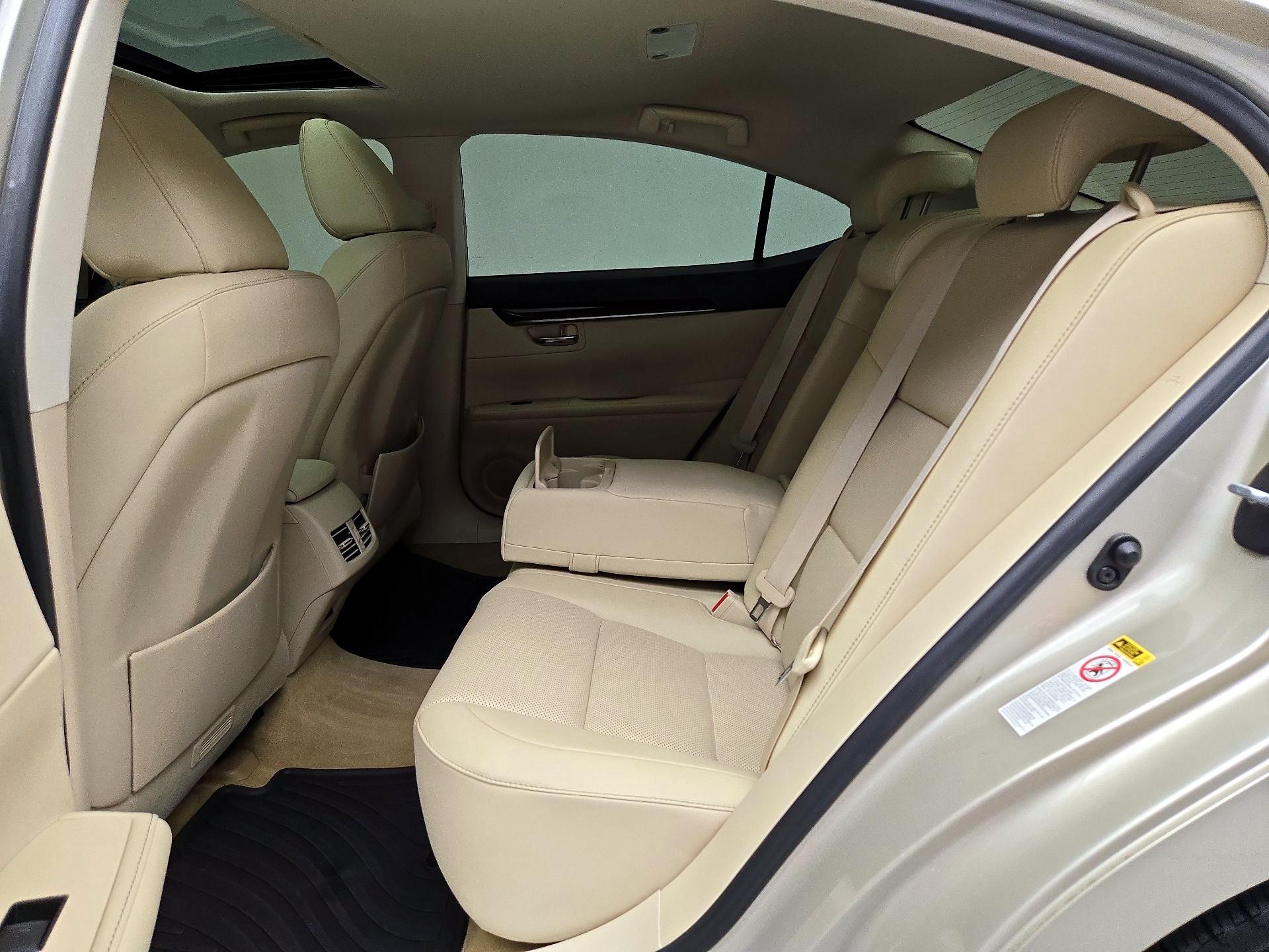 Thumbnail: 2015 Lexus ES - 20