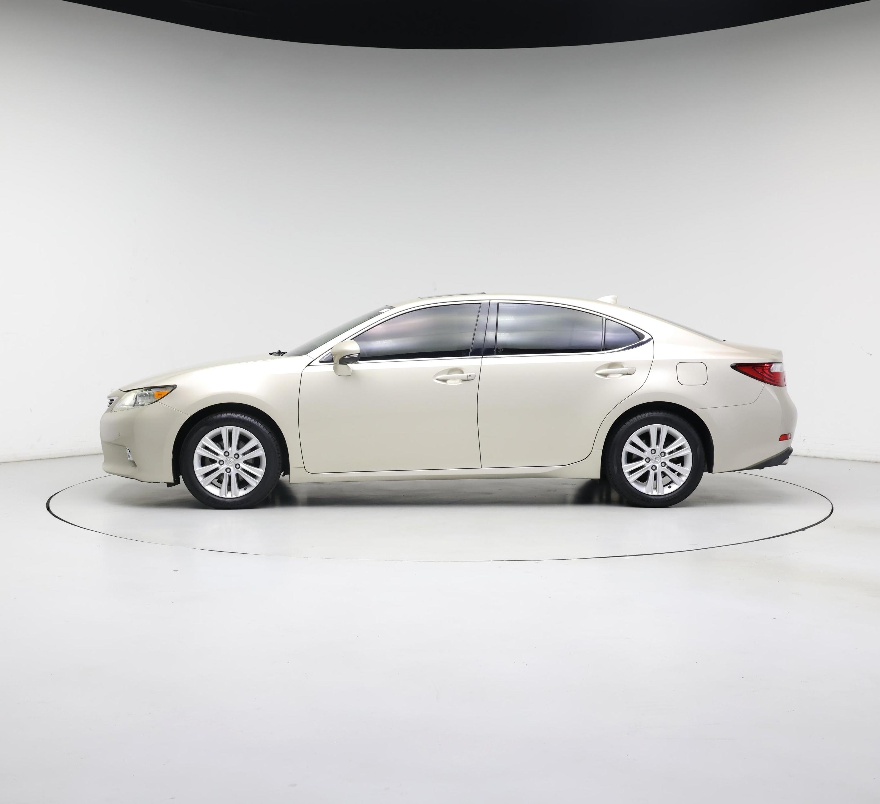 Thumbnail: 2015 Lexus ES - 3