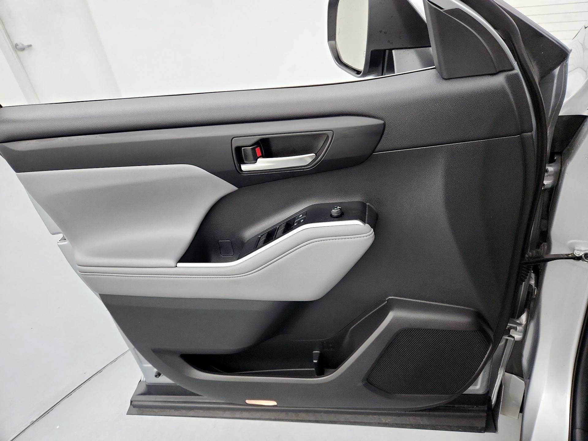 Thumbnail: 2021 Toyota Highlander - 12