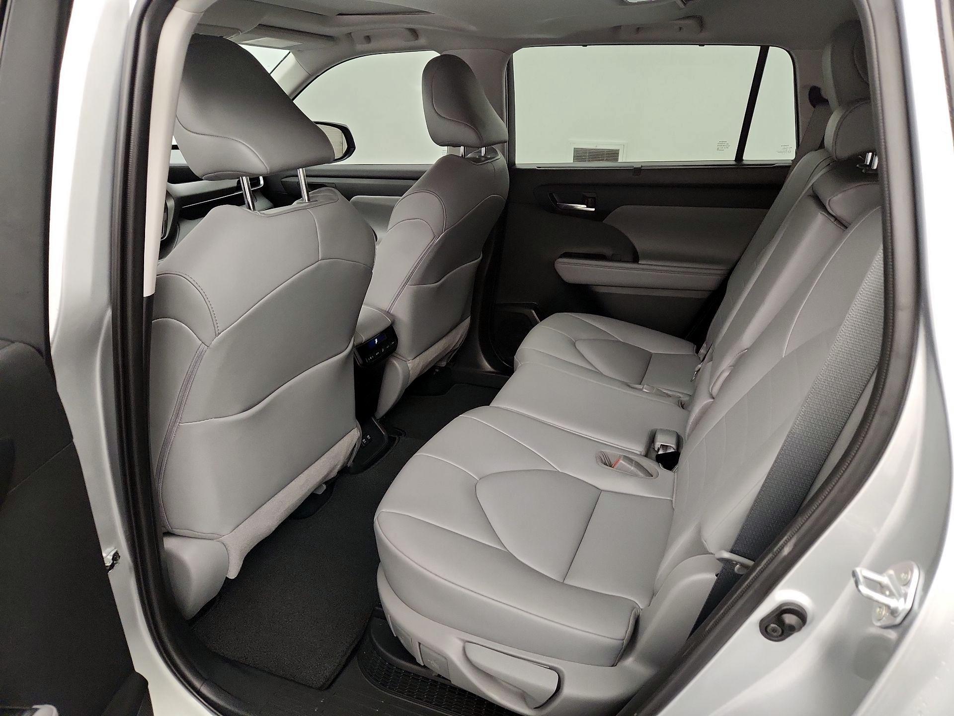 Thumbnail: 2021 Toyota Highlander - 20
