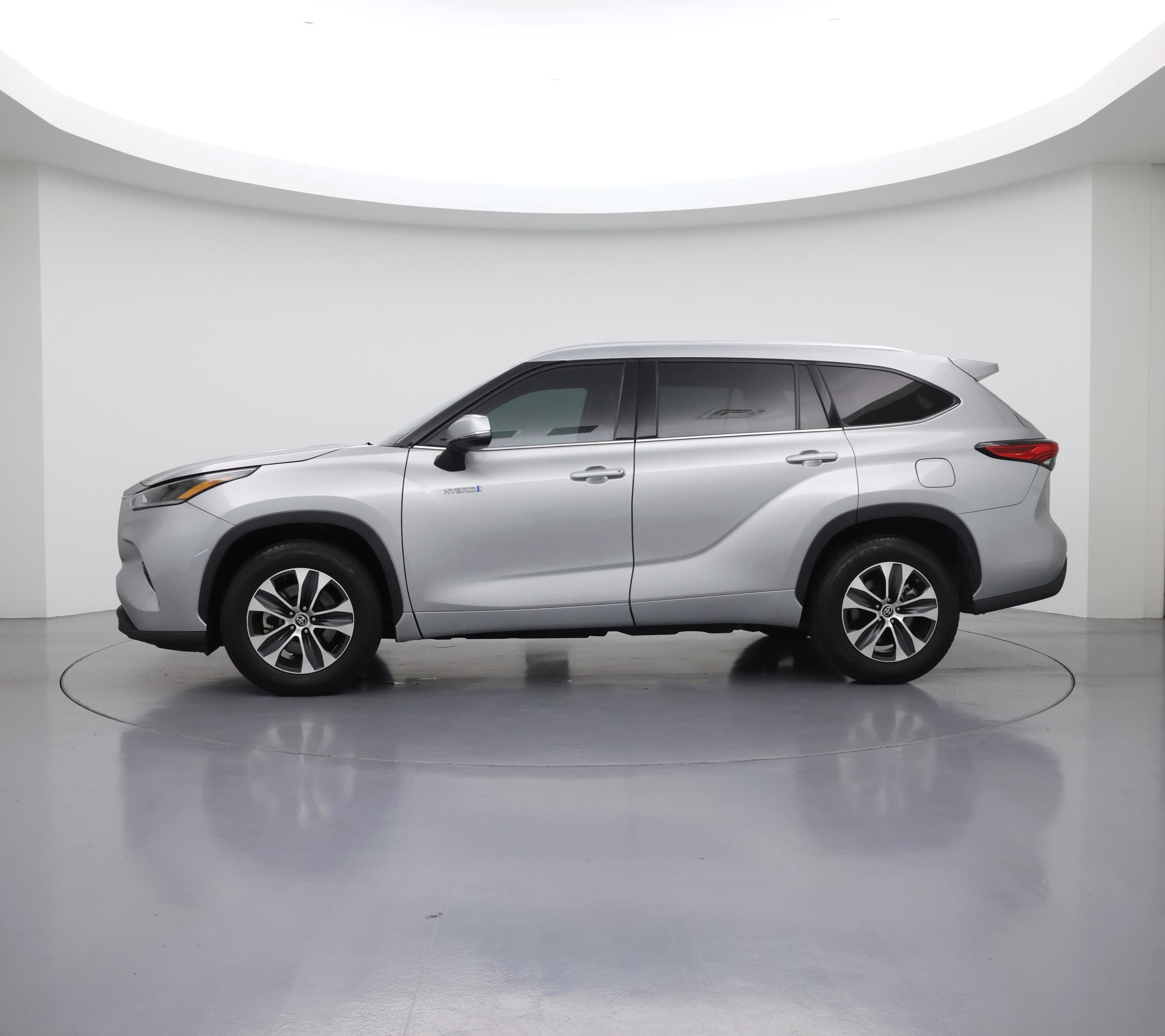 Thumbnail: 2021 Toyota Highlander - 3