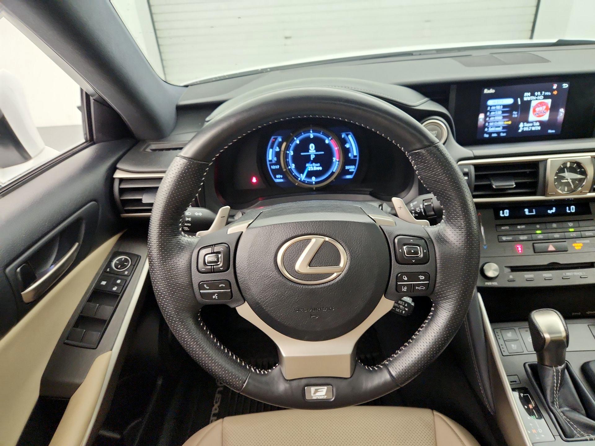 Thumbnail: 2020 Lexus IS - 10