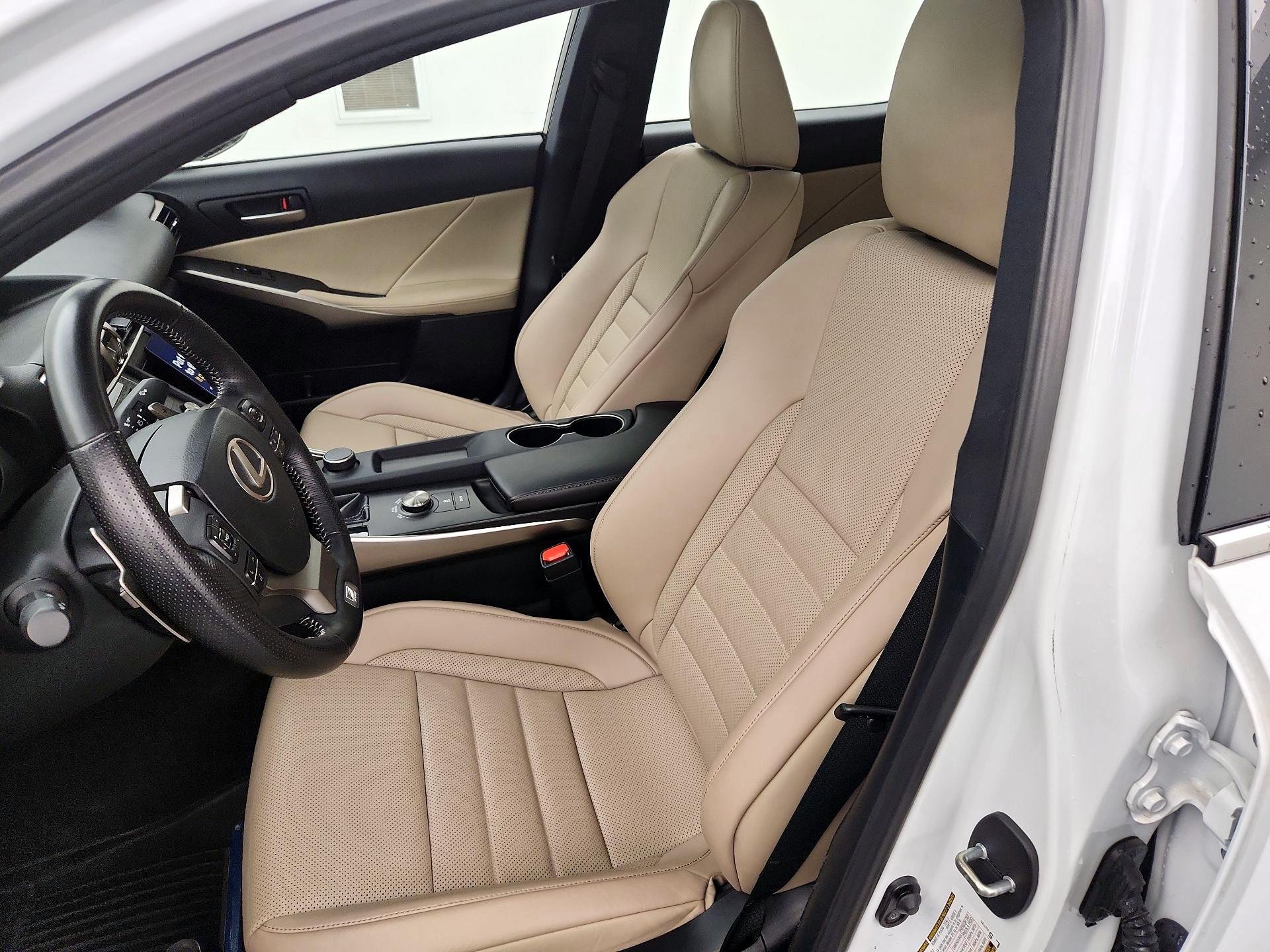 Thumbnail: 2020 Lexus IS - 11