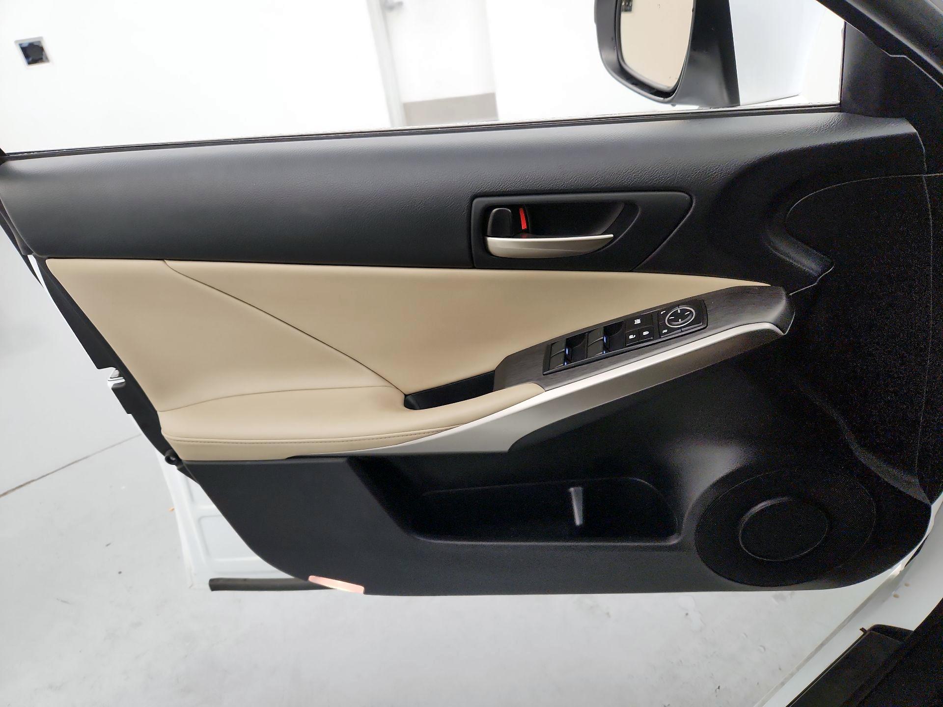 Thumbnail: 2020 Lexus IS - 12