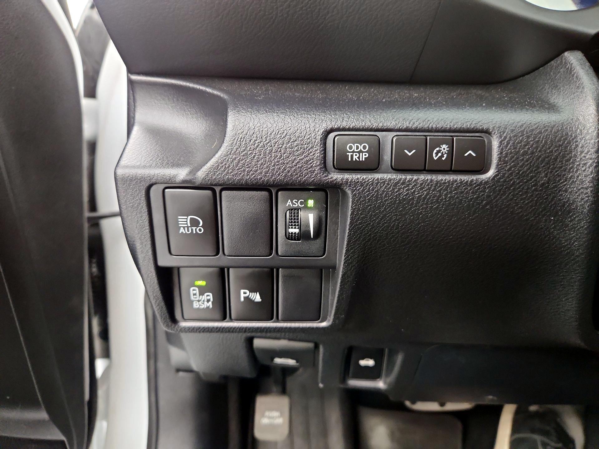 Thumbnail: 2020 Lexus IS - 13