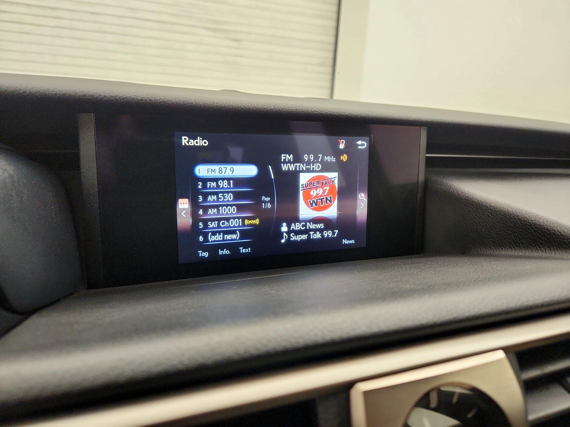 Thumbnail: 2020 Lexus IS - 15